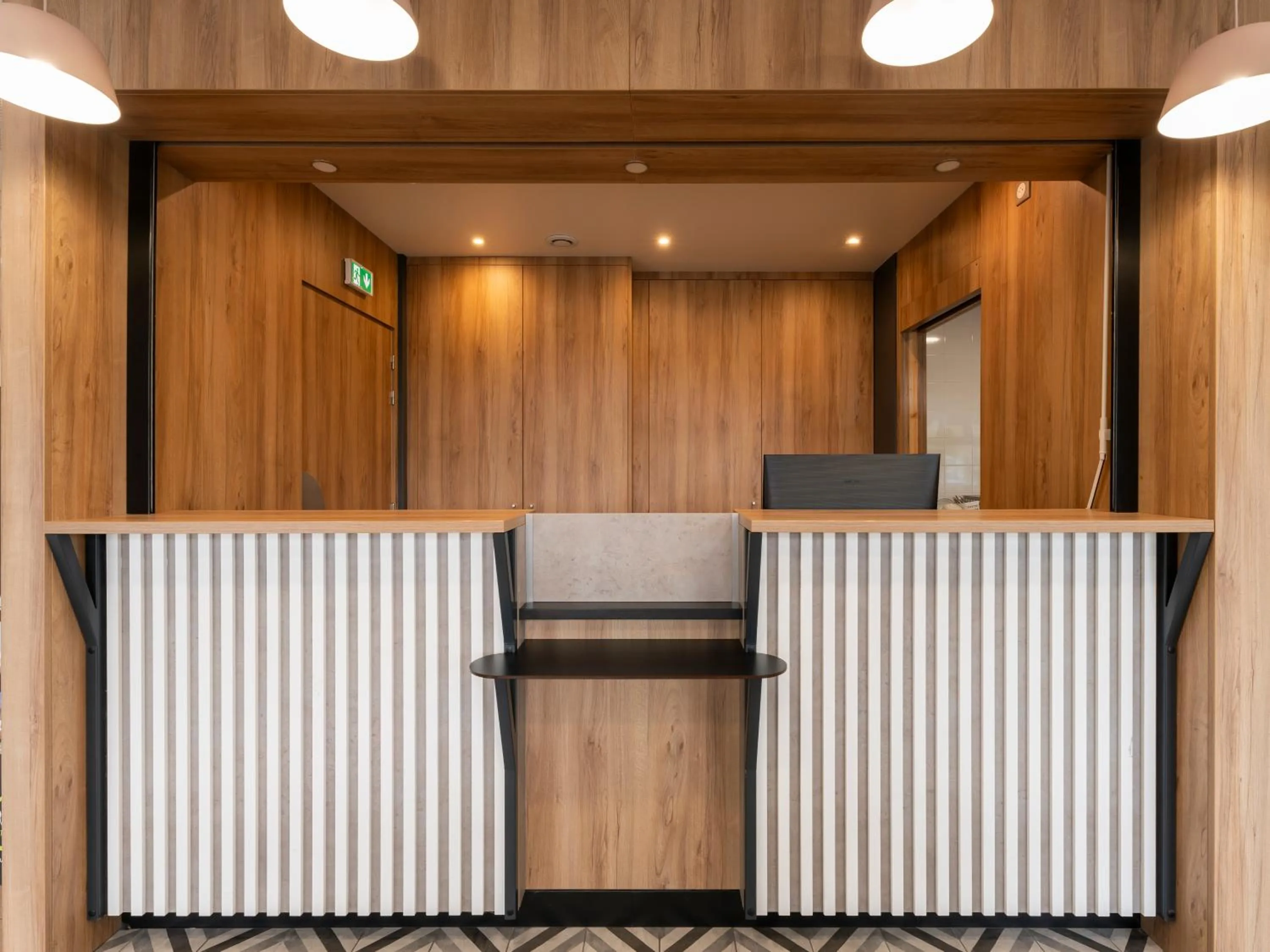 Lobby or reception in B&B HOTEL Lorient Ploemeur