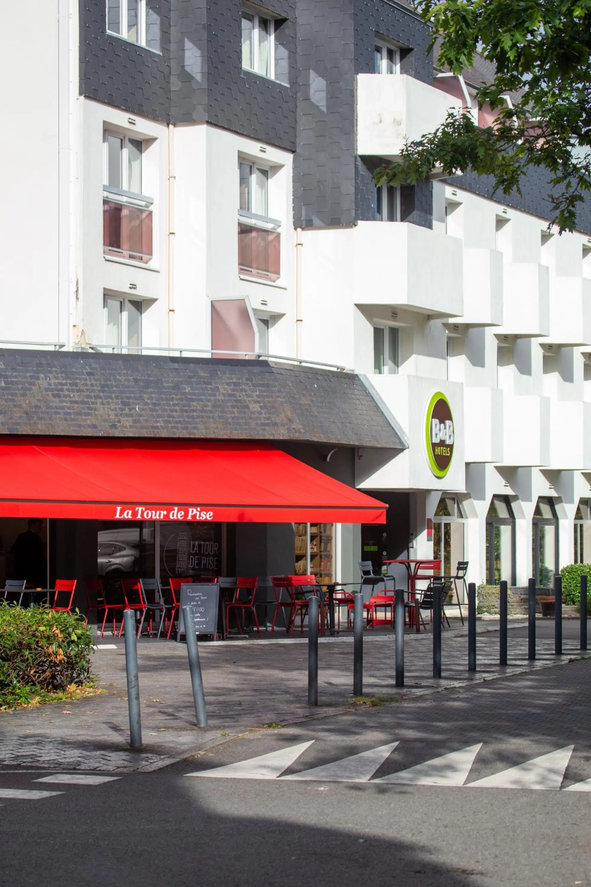 Restaurant/places to eat in B&B HOTEL Lorient Ploemeur