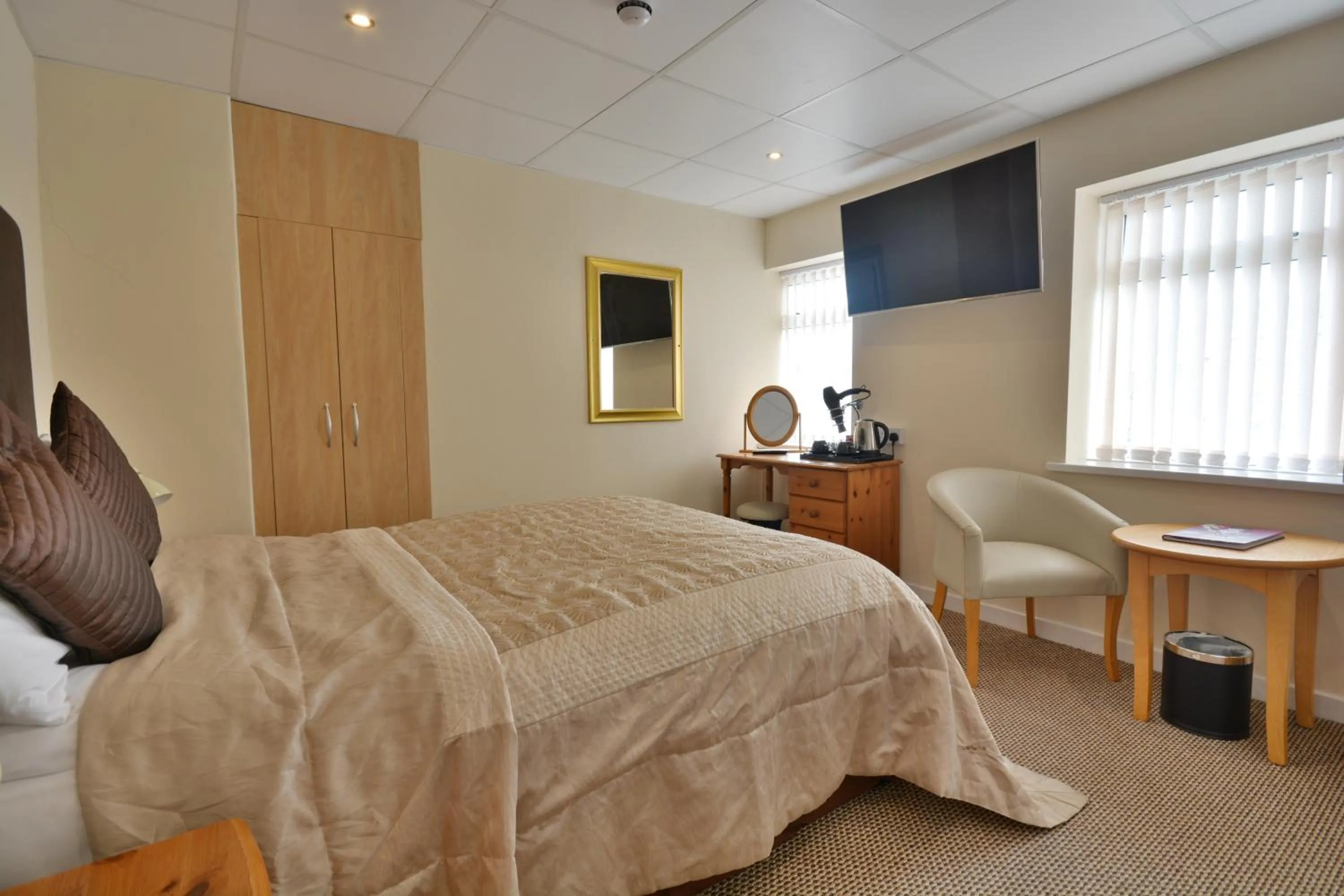 Bedroom, Bed in Stuart hotel