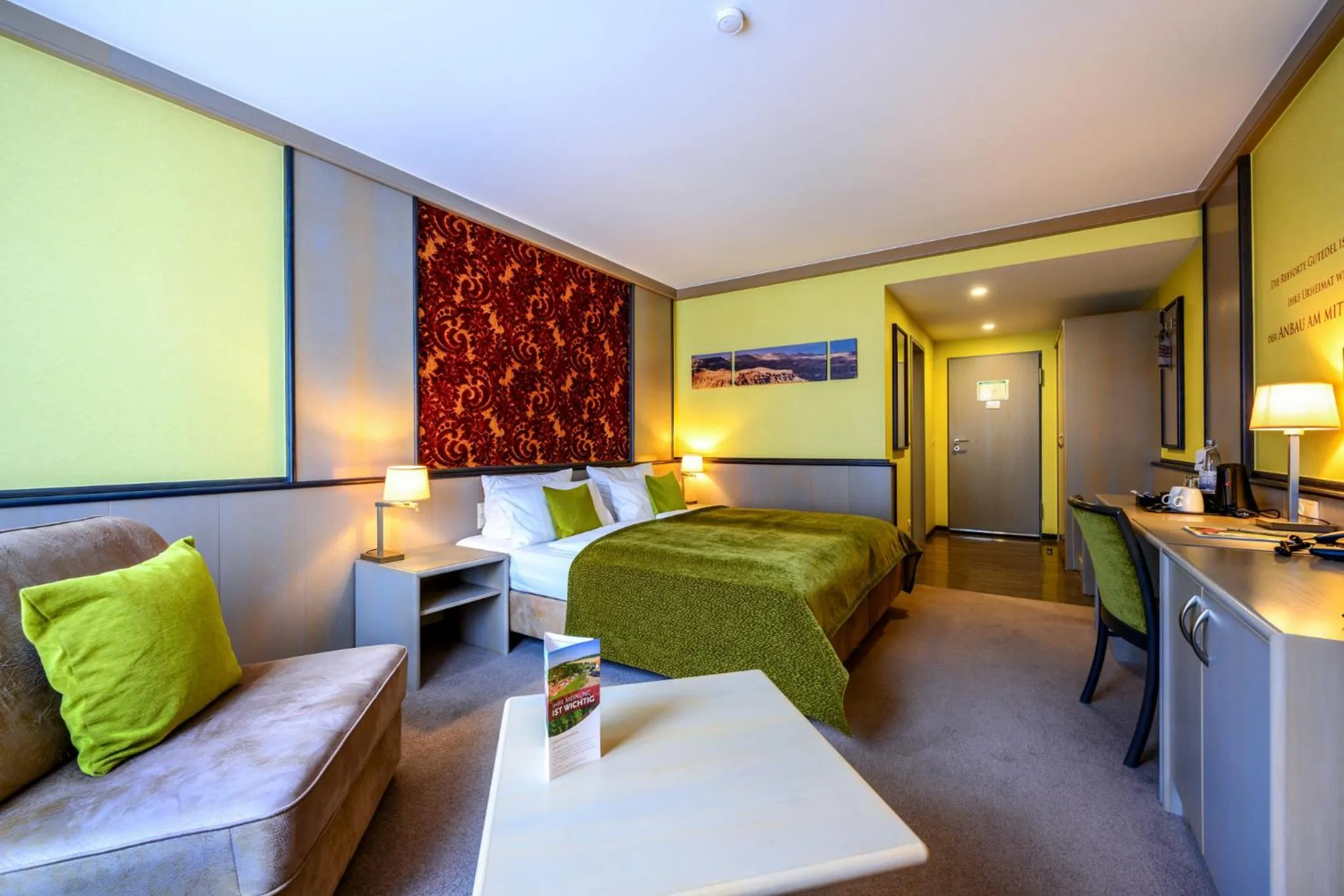 Photo of the whole room, Bed in Weinberghotel Edelacker