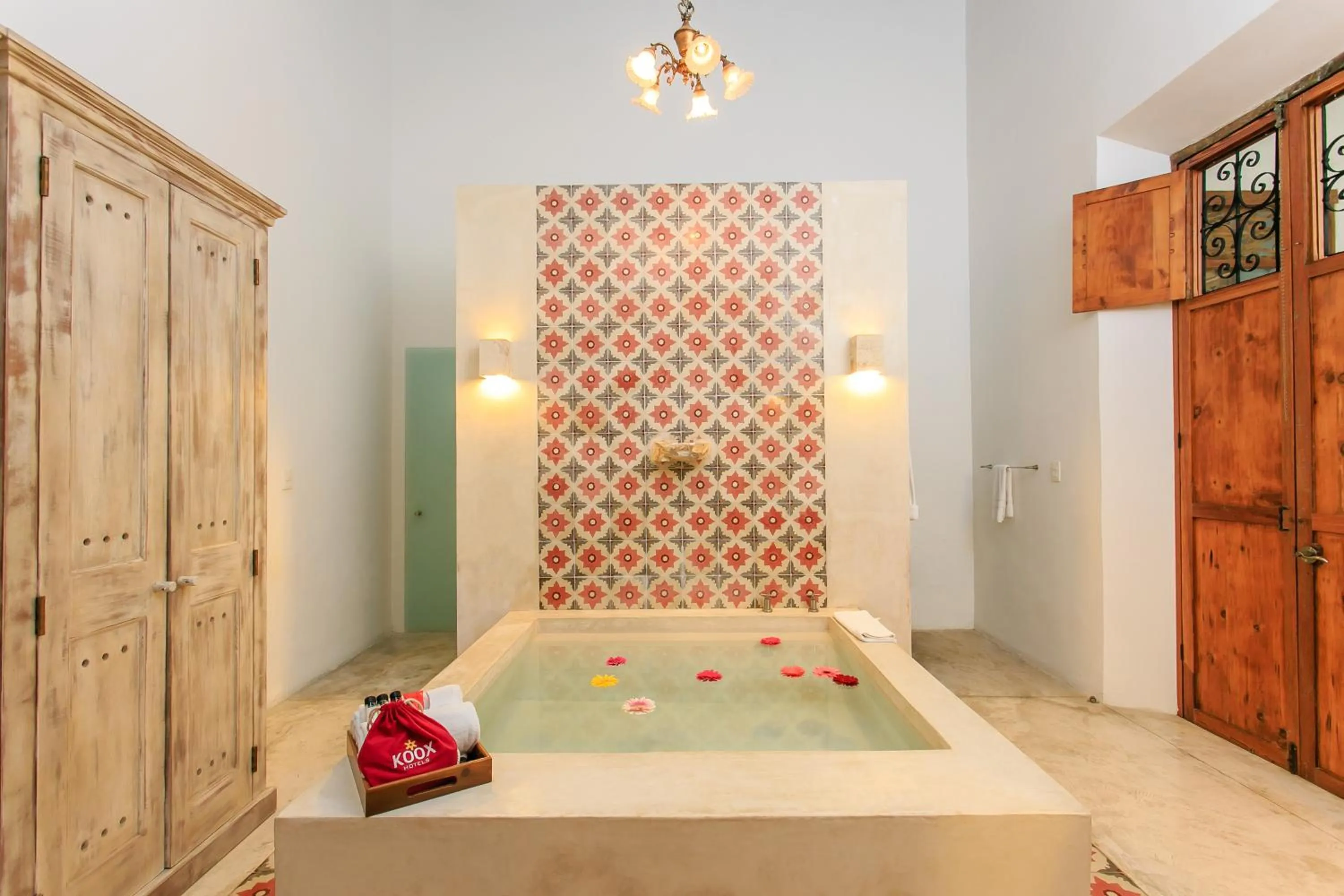 Bath, Bed in Casa de Las Palomas Boutique Hotel by Paloma's Hotels - Adults Only