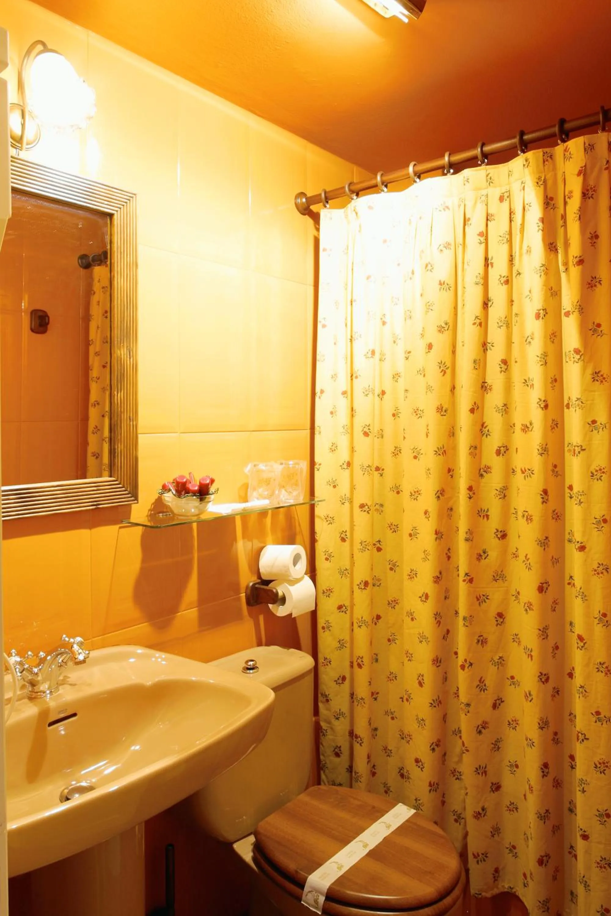 Bathroom in Hotel Avenida Real