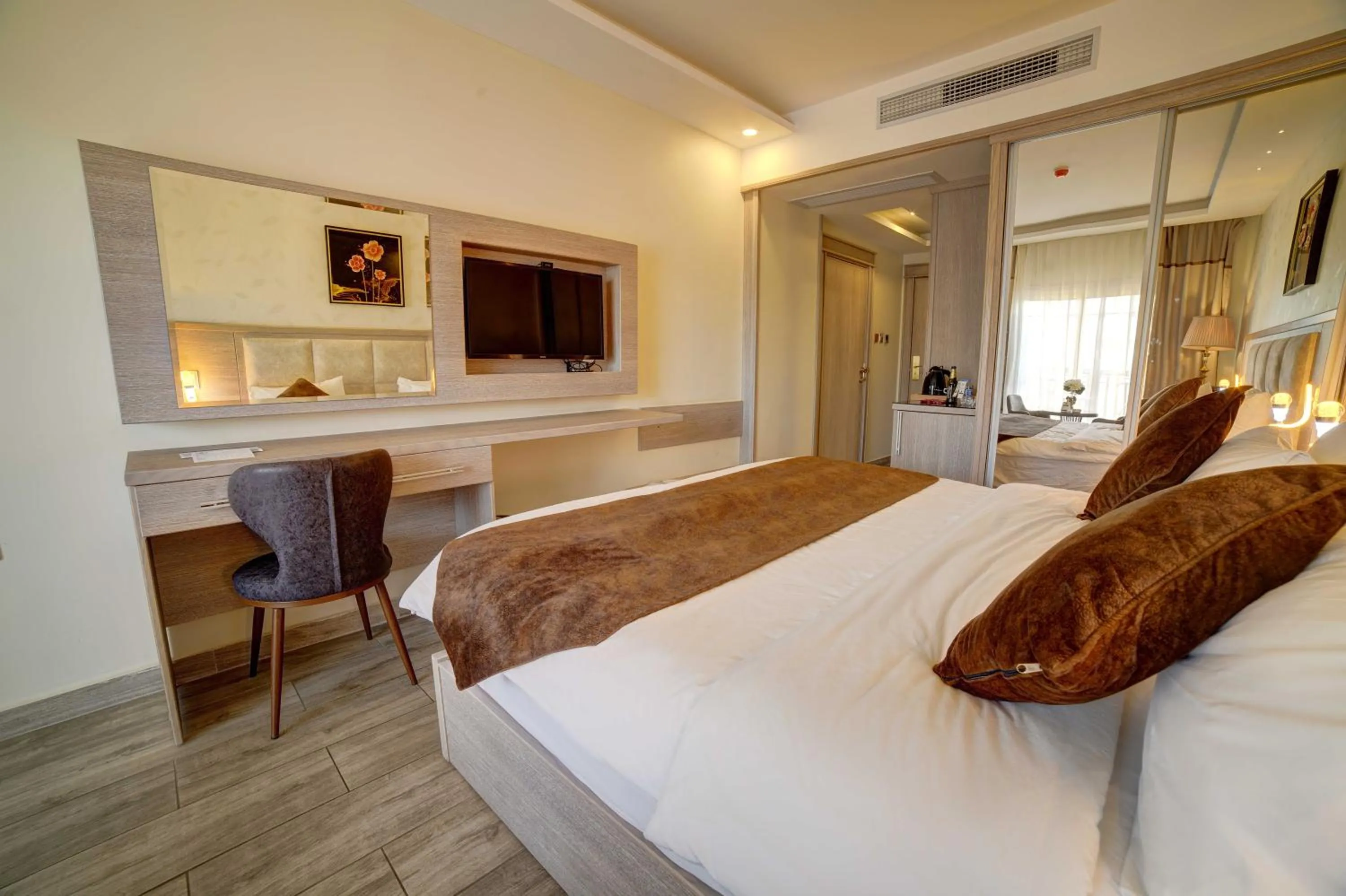 Communal lounge/ TV room, Bed in Laverda Hotel