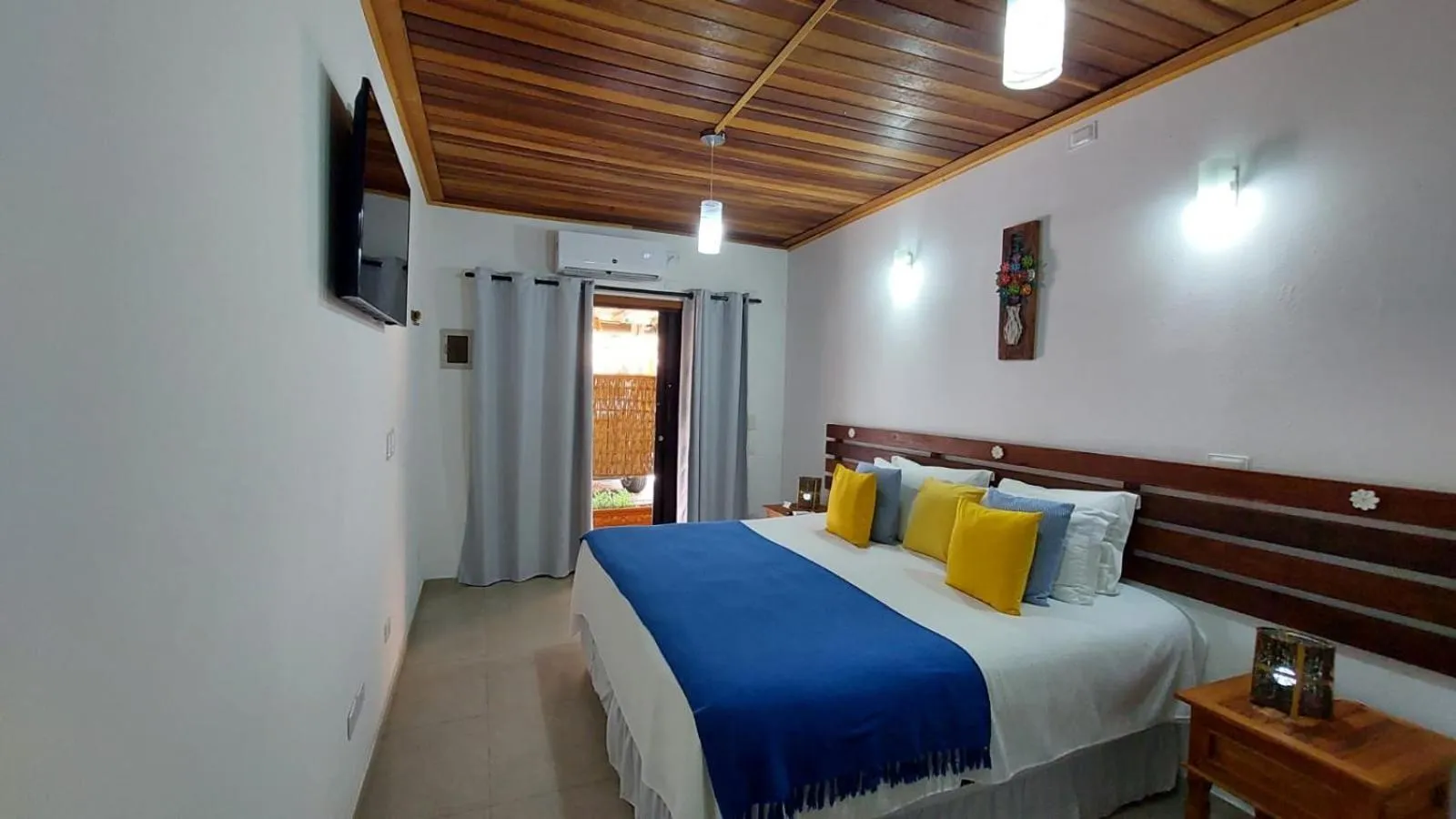 Bed in Pousada Canoa Caiçara Ilhabela