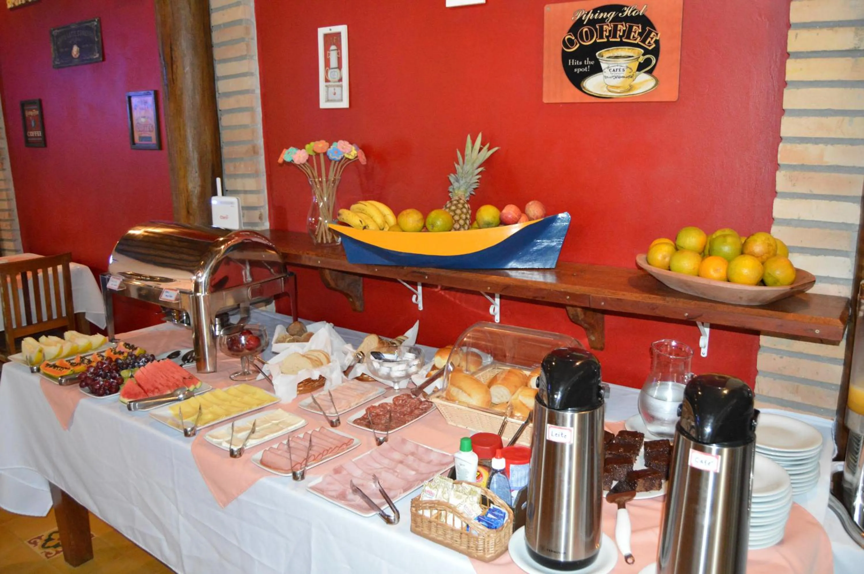 Buffet breakfast in Pousada Canoa Caiçara Ilhabela