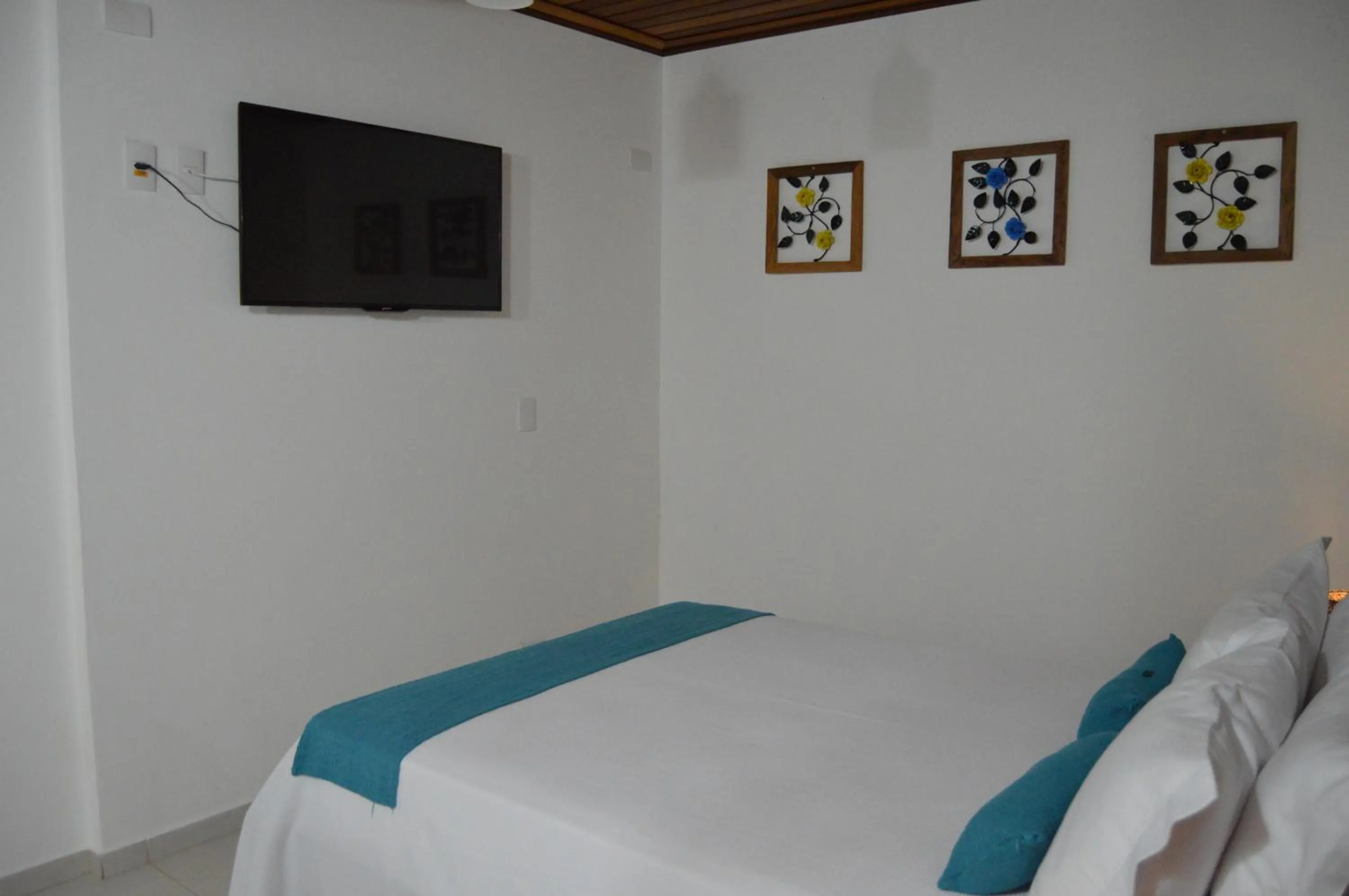 Photo of the whole room, Bed in Pousada Canoa Caiçara Ilhabela