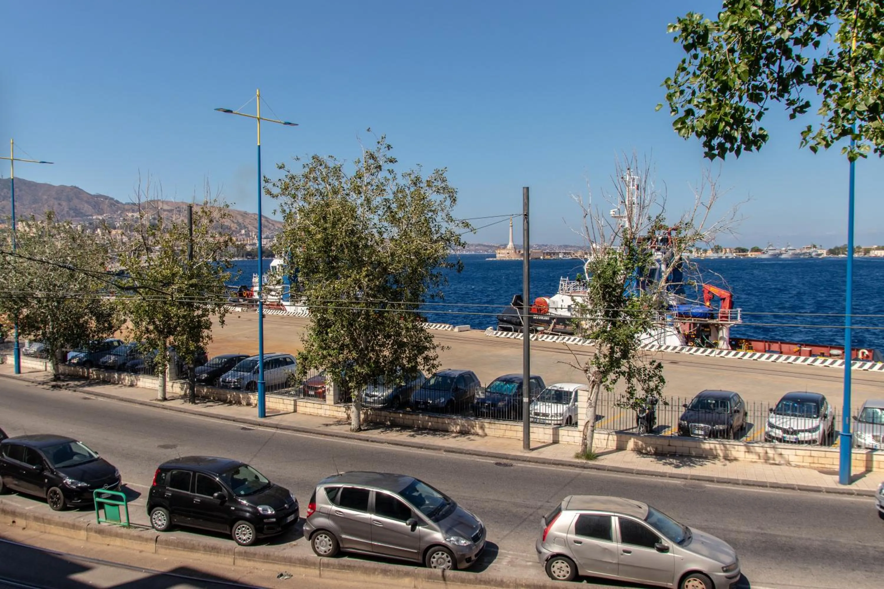 Property building in Teatro sullo Stretto