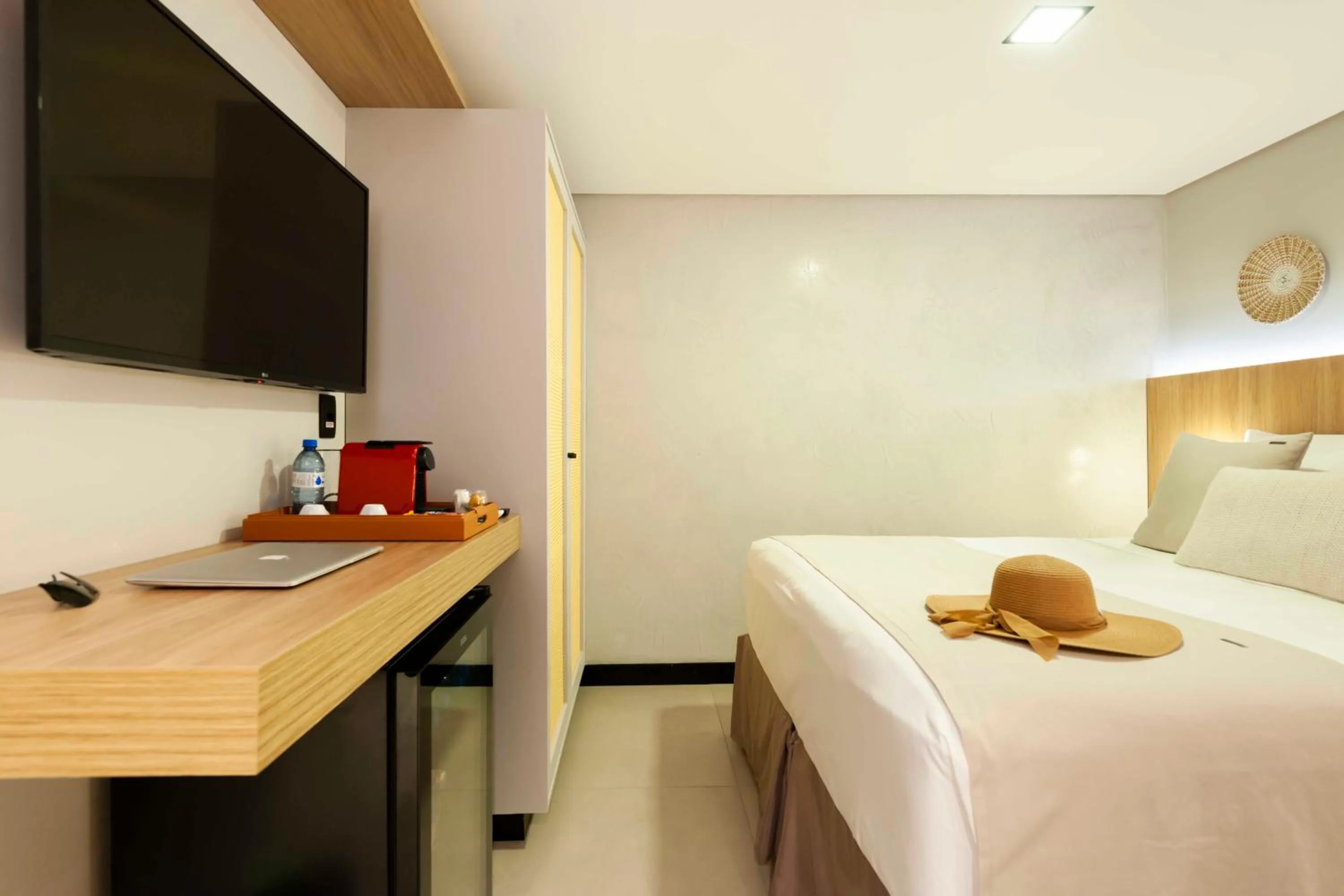 microwave, Bed in Pousada Antonella