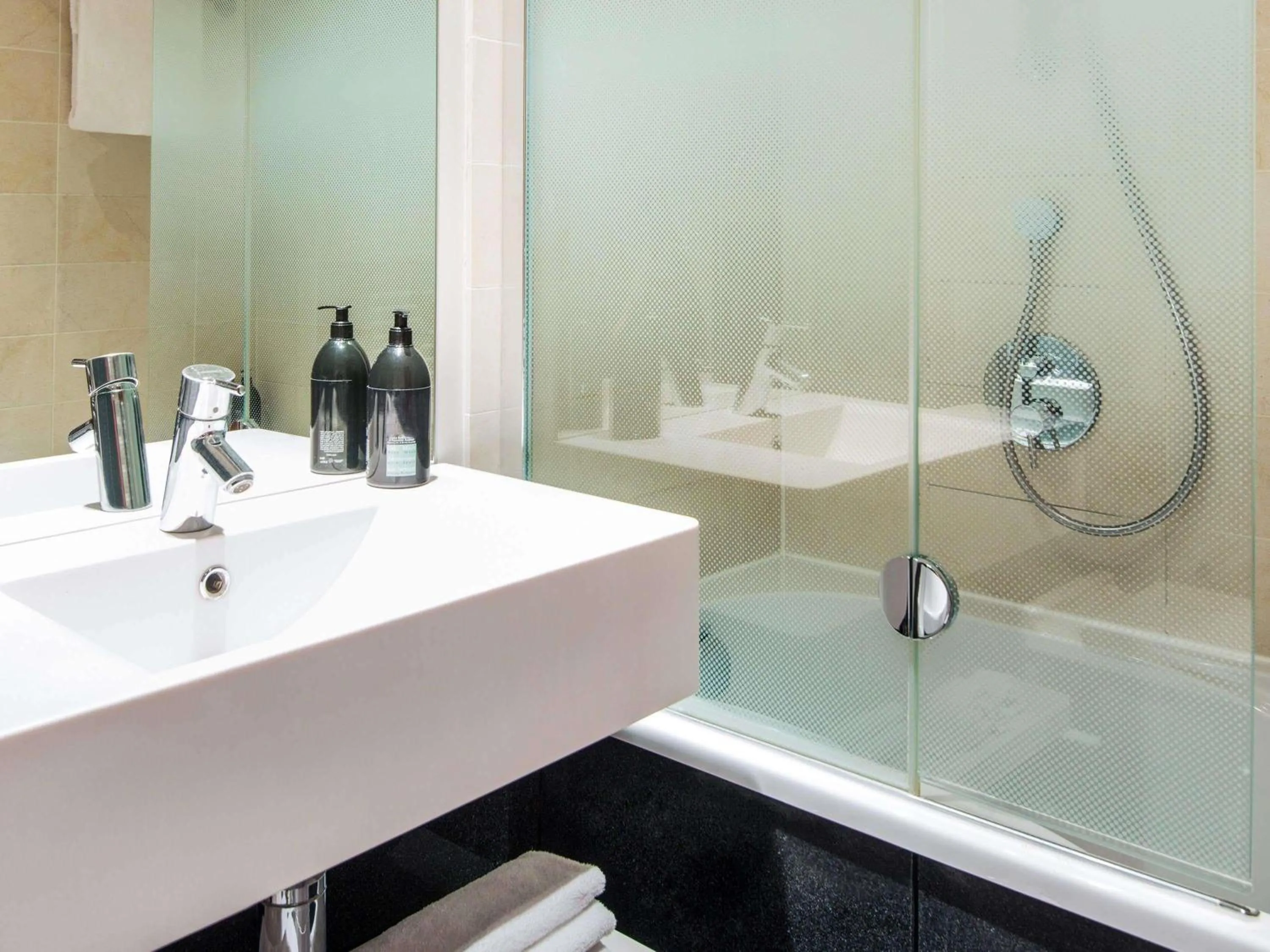 Bedroom in Aparthotel Adagio Paris Centre Tour Eiffel