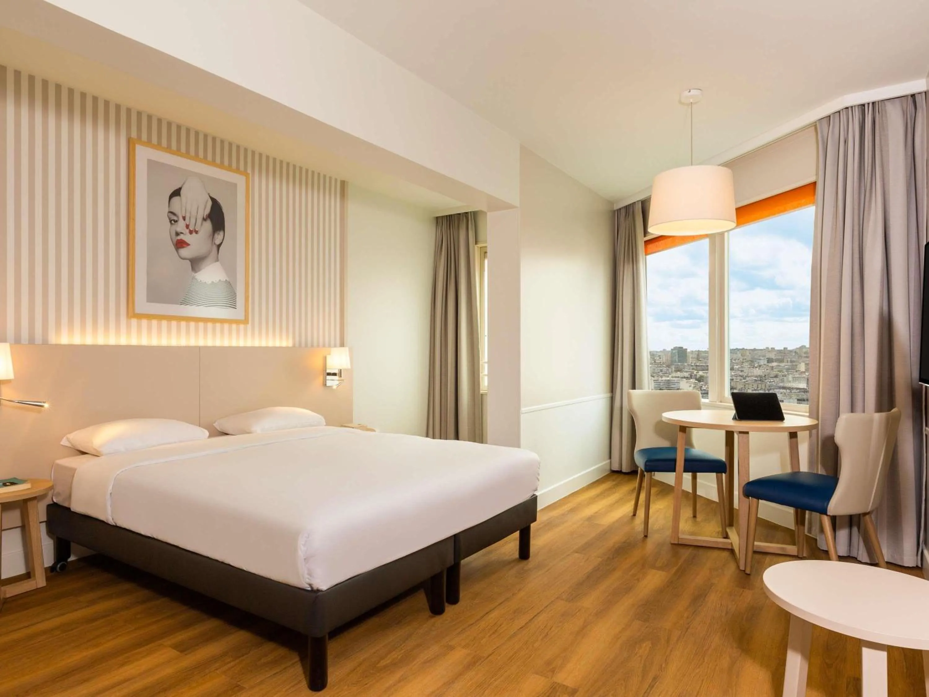 Bedroom, Bed in Aparthotel Adagio Paris Centre Tour Eiffel