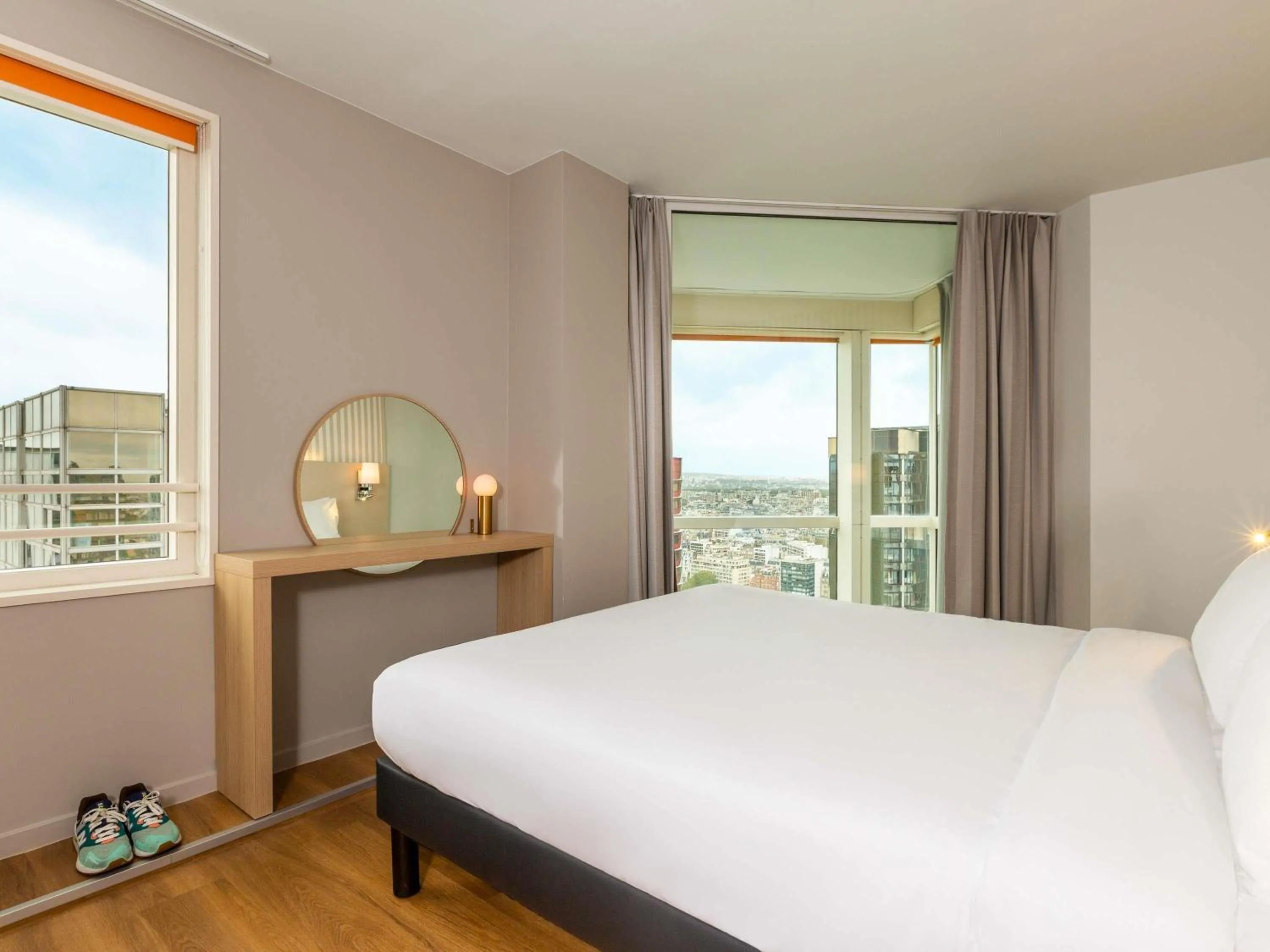 Bedroom, Bed in Aparthotel Adagio Paris Centre Tour Eiffel