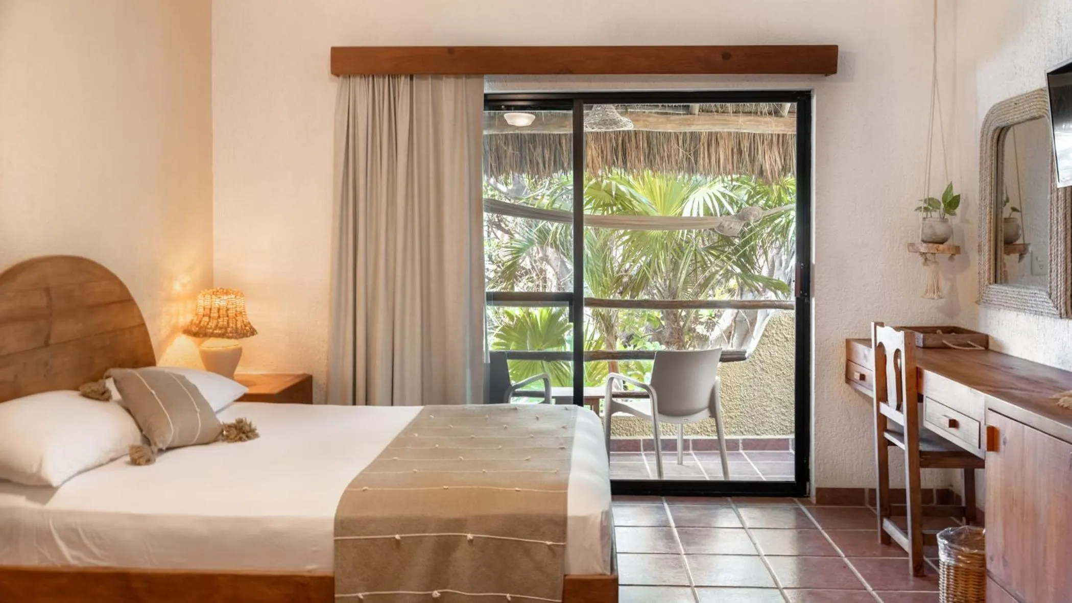 Balcony/Terrace, Bed in Hotel Casa Colibri