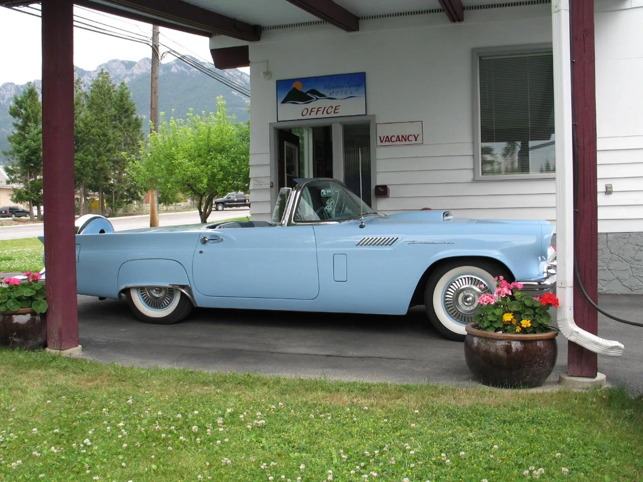 Facade/entrance in Mountain Springs Motel