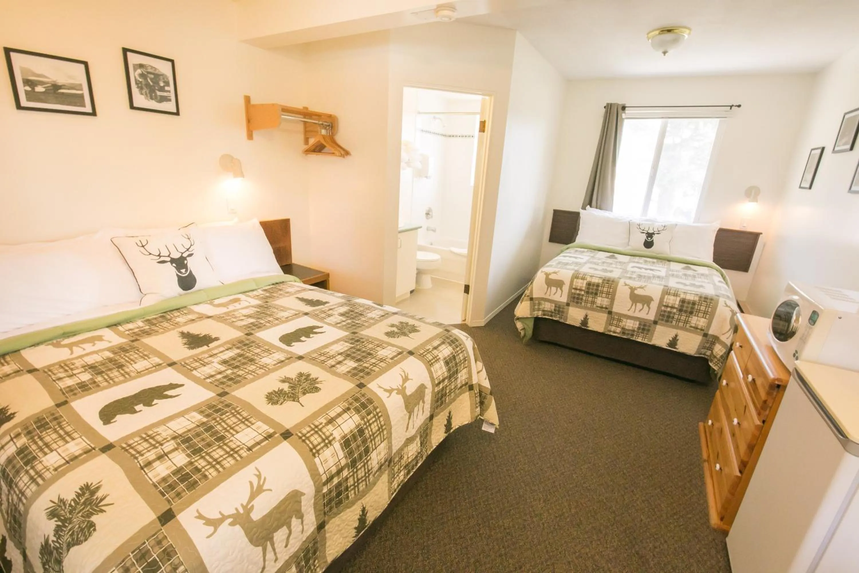 Bed in Mountain Springs Motel