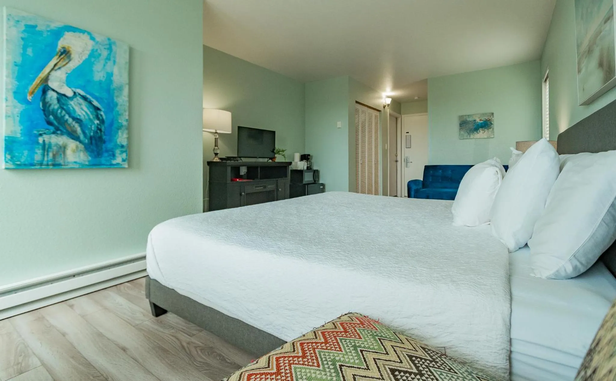 Photo of the whole room, Bed in Embarcadero Resort