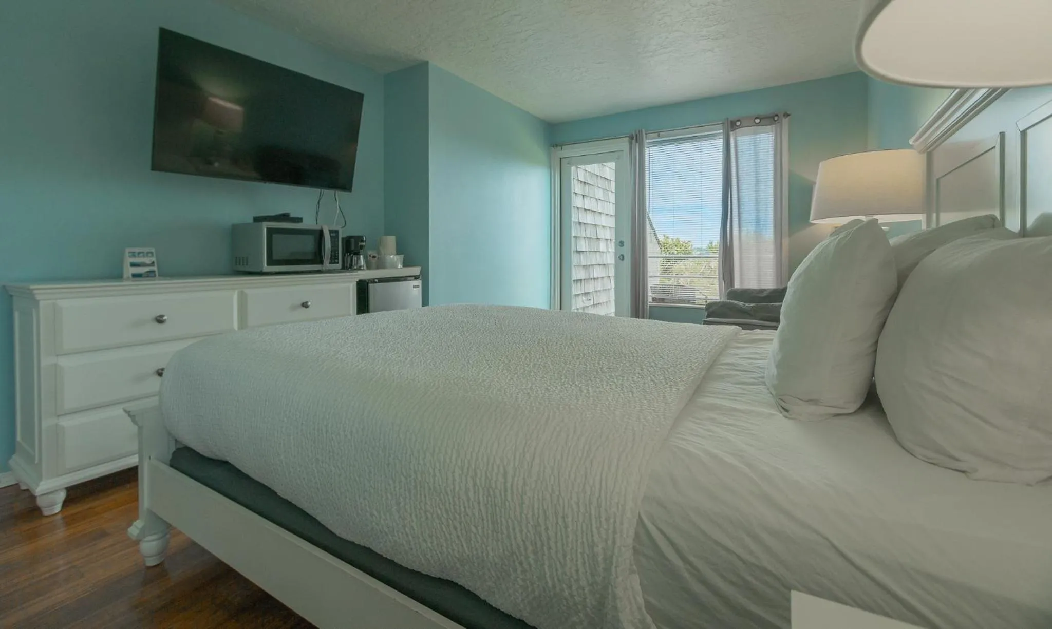 Photo of the whole room, Bed in Embarcadero Resort