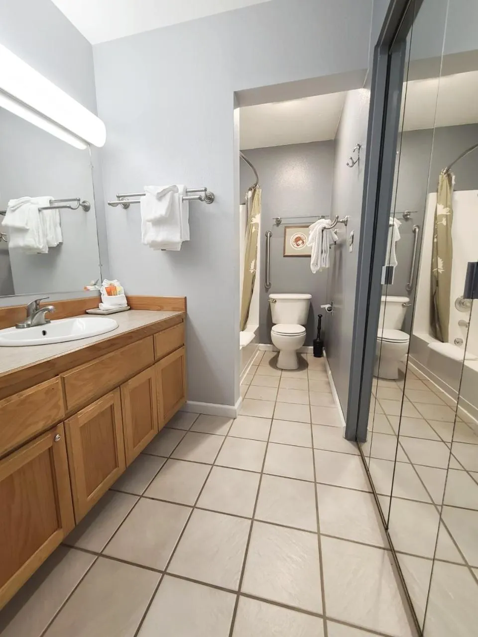 Bathroom in Embarcadero Resort