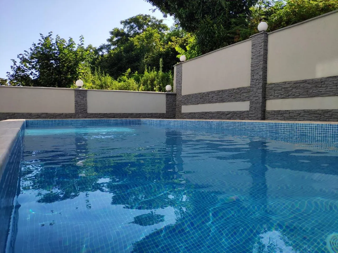 Swimming pool in Green Line