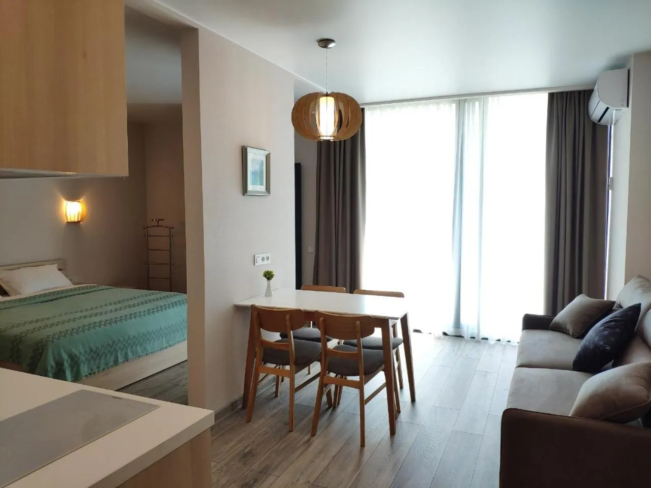 Photo of the whole room, Bed in Green Line