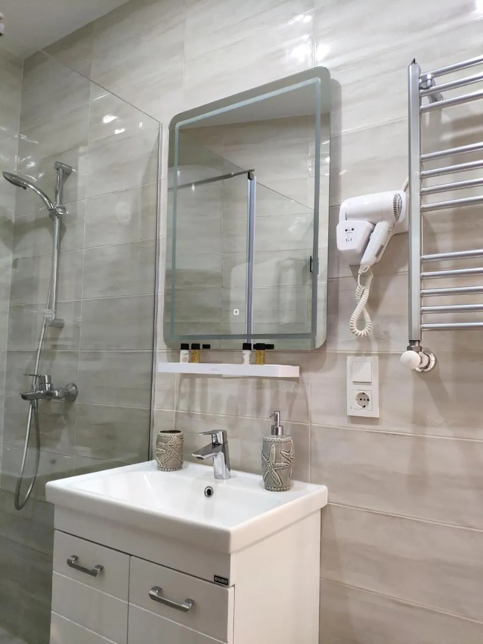 Bathroom in Green Line