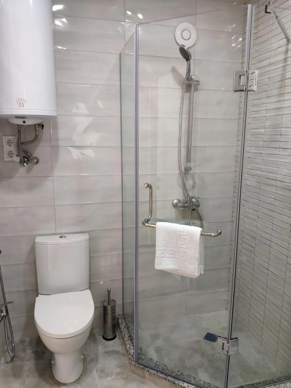 Shower in Green Line