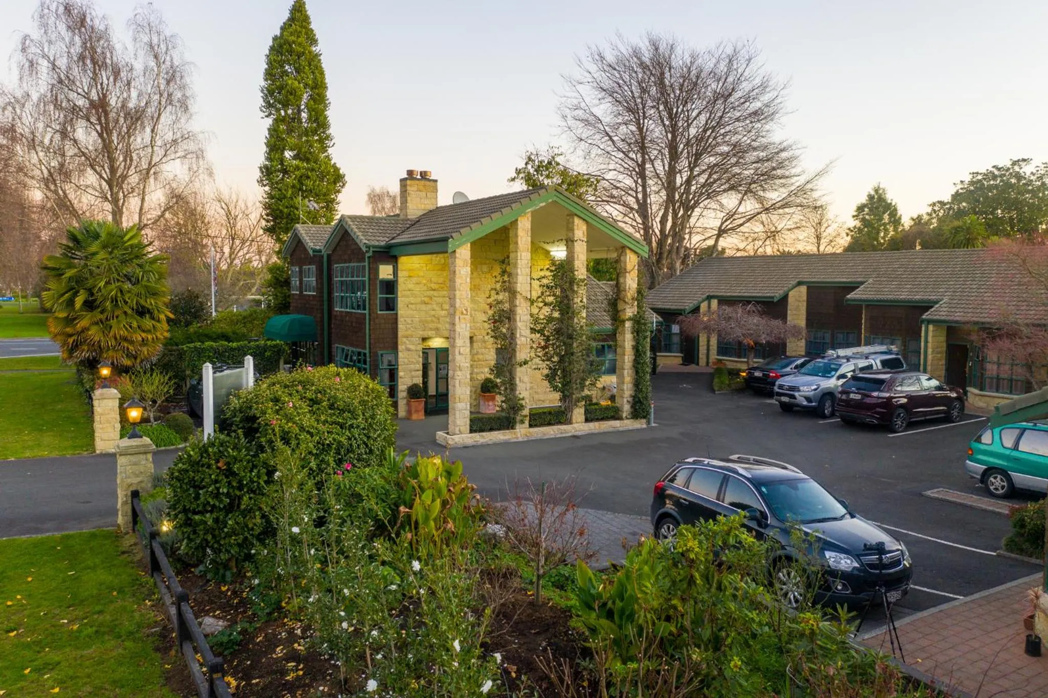 Property building in Cambridge Mews Motel