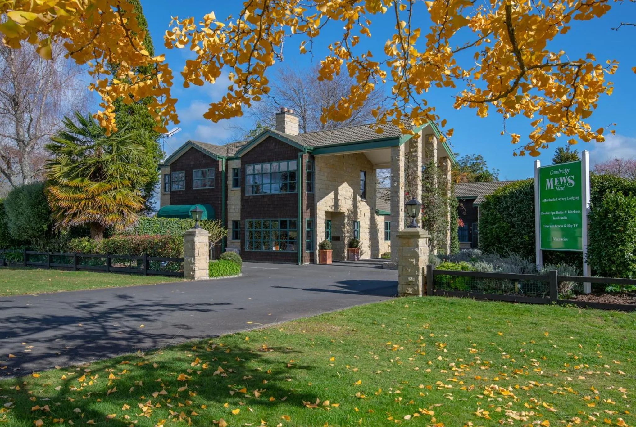 Property building in Cambridge Mews Motel