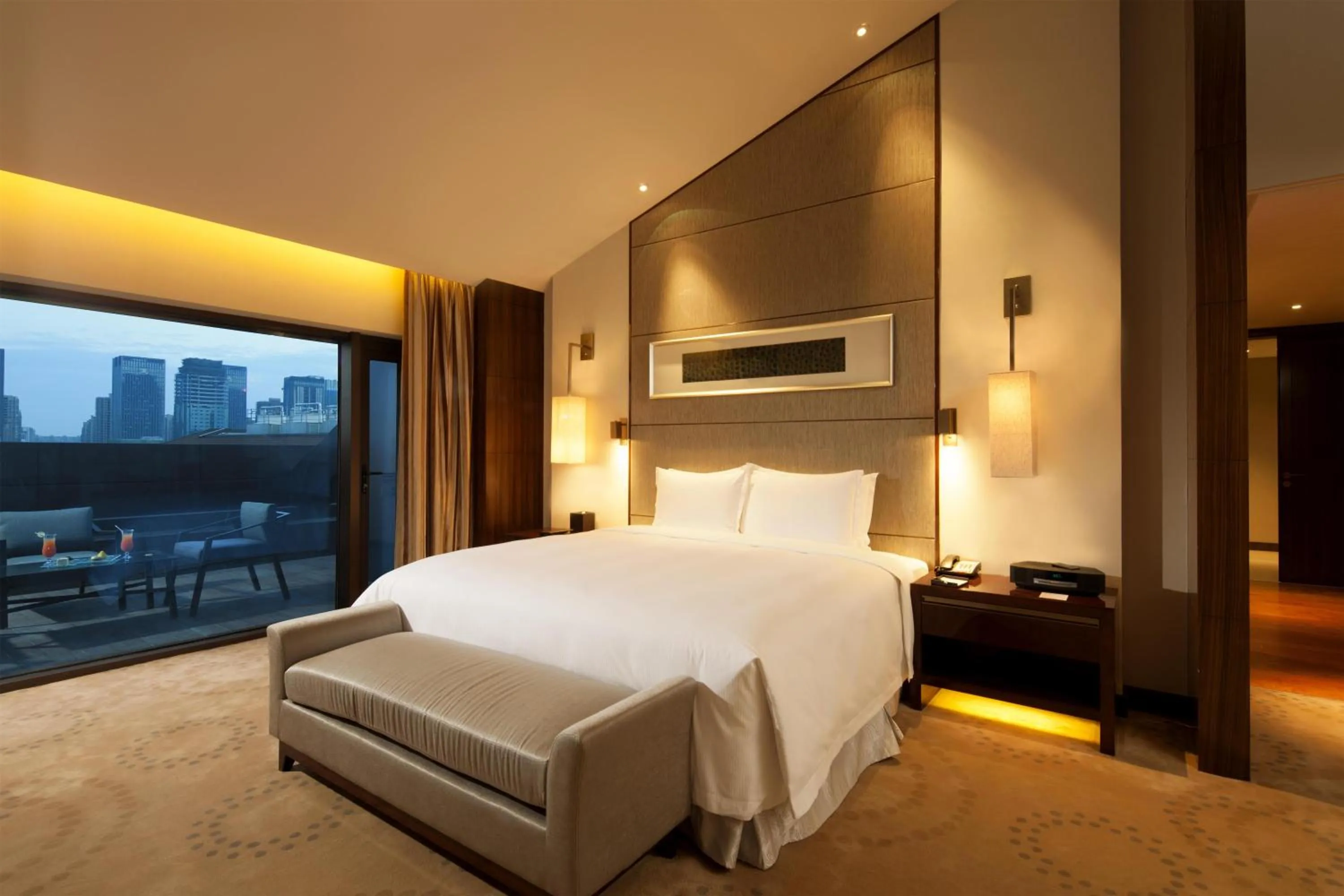 Bed in DoubleTree By Hilton Jiaxing