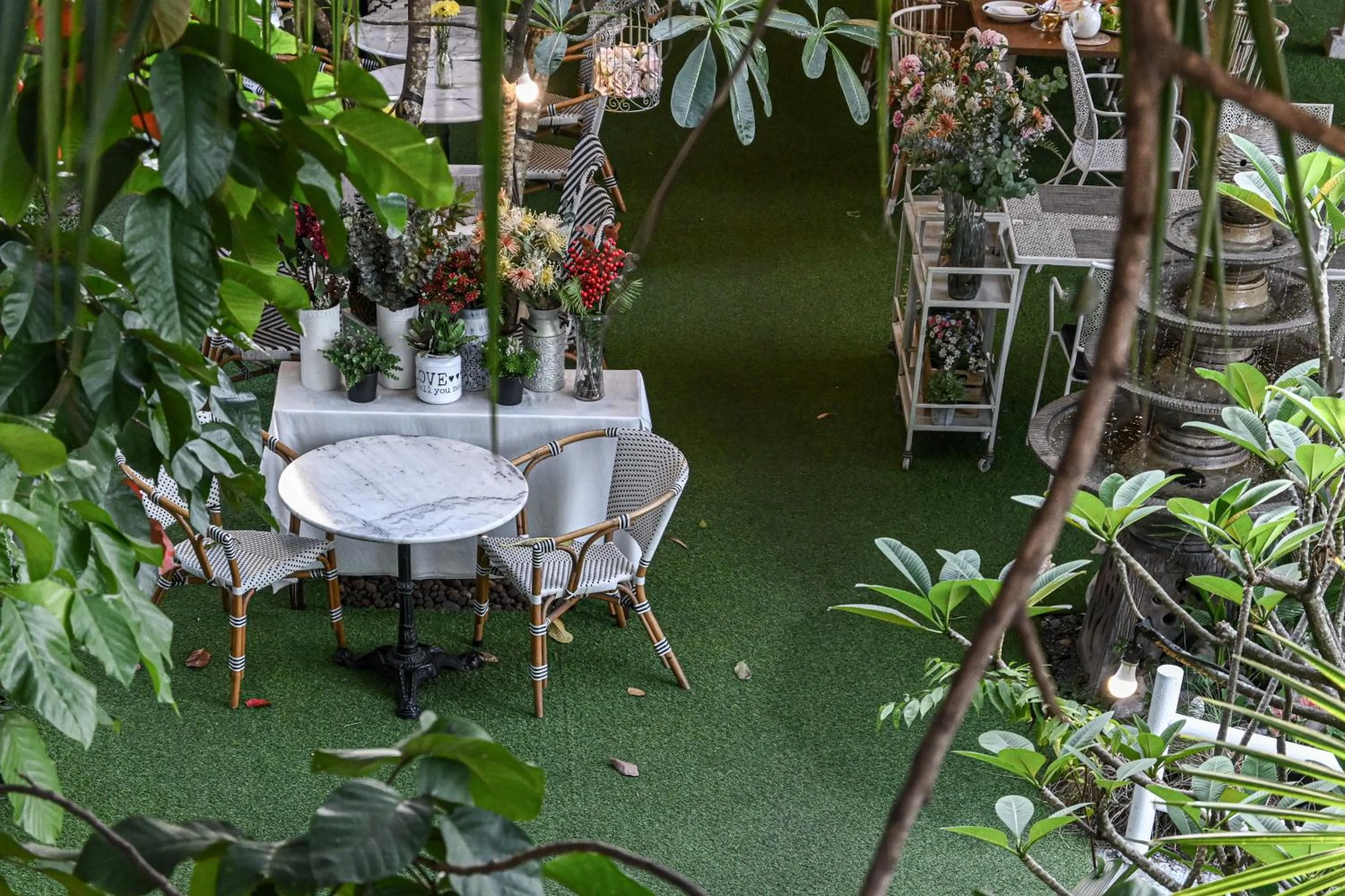 Restaurant/places to eat in Aranta Suvarnabhumi