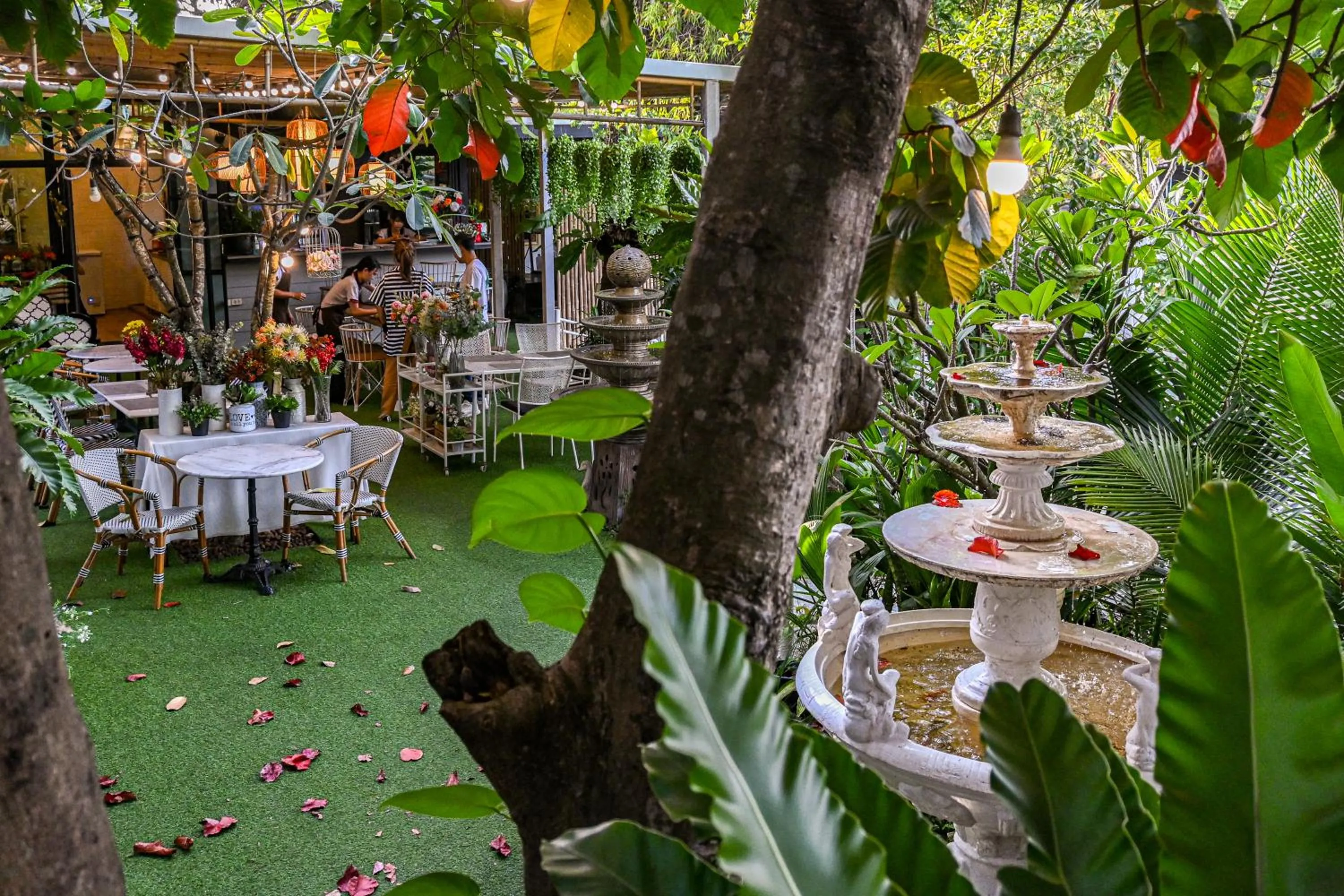 Restaurant/places to eat in Aranta Suvarnabhumi