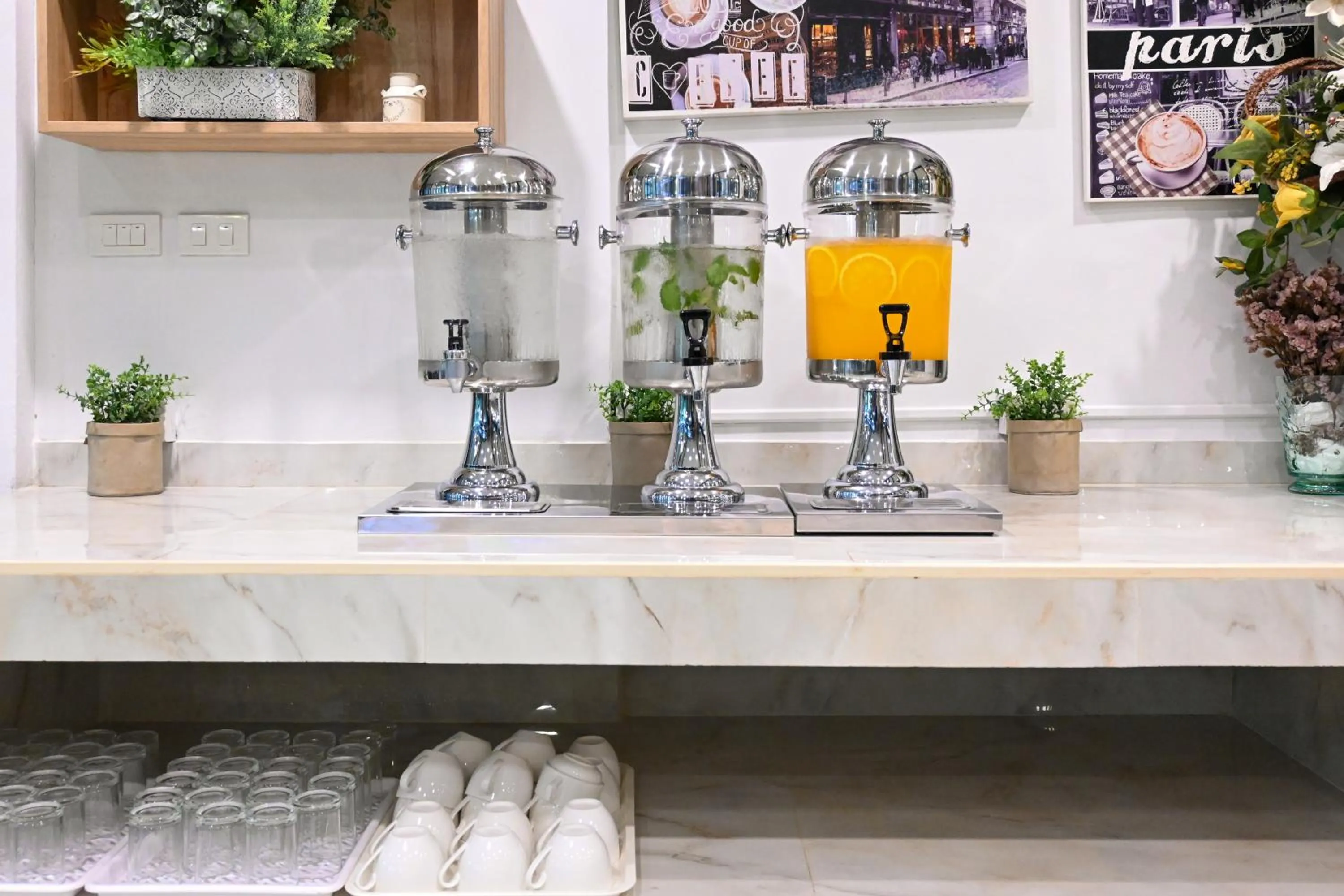 Restaurant/places to eat in Aranta Suvarnabhumi