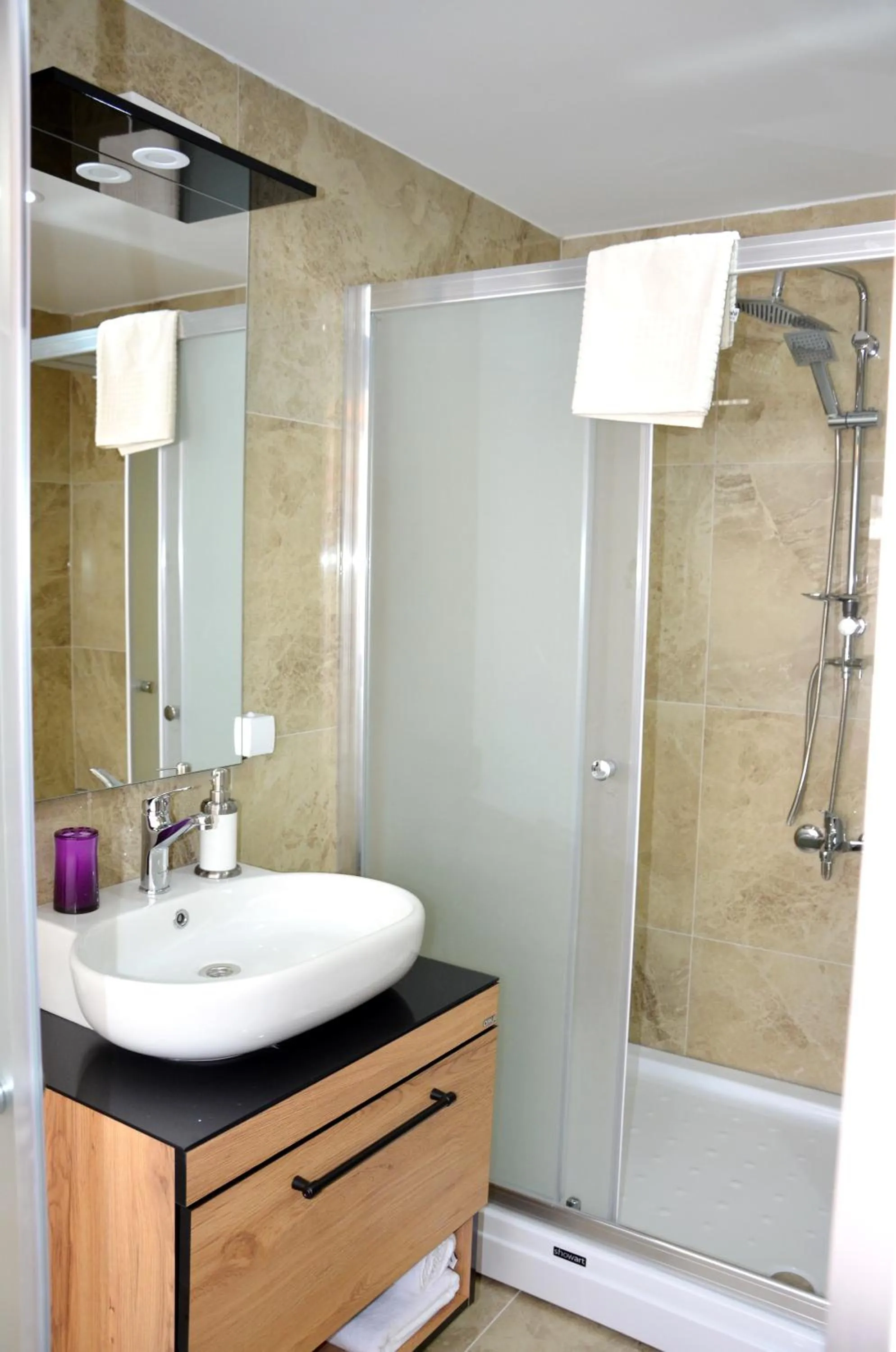 Shower in PALMERA OLD CITY