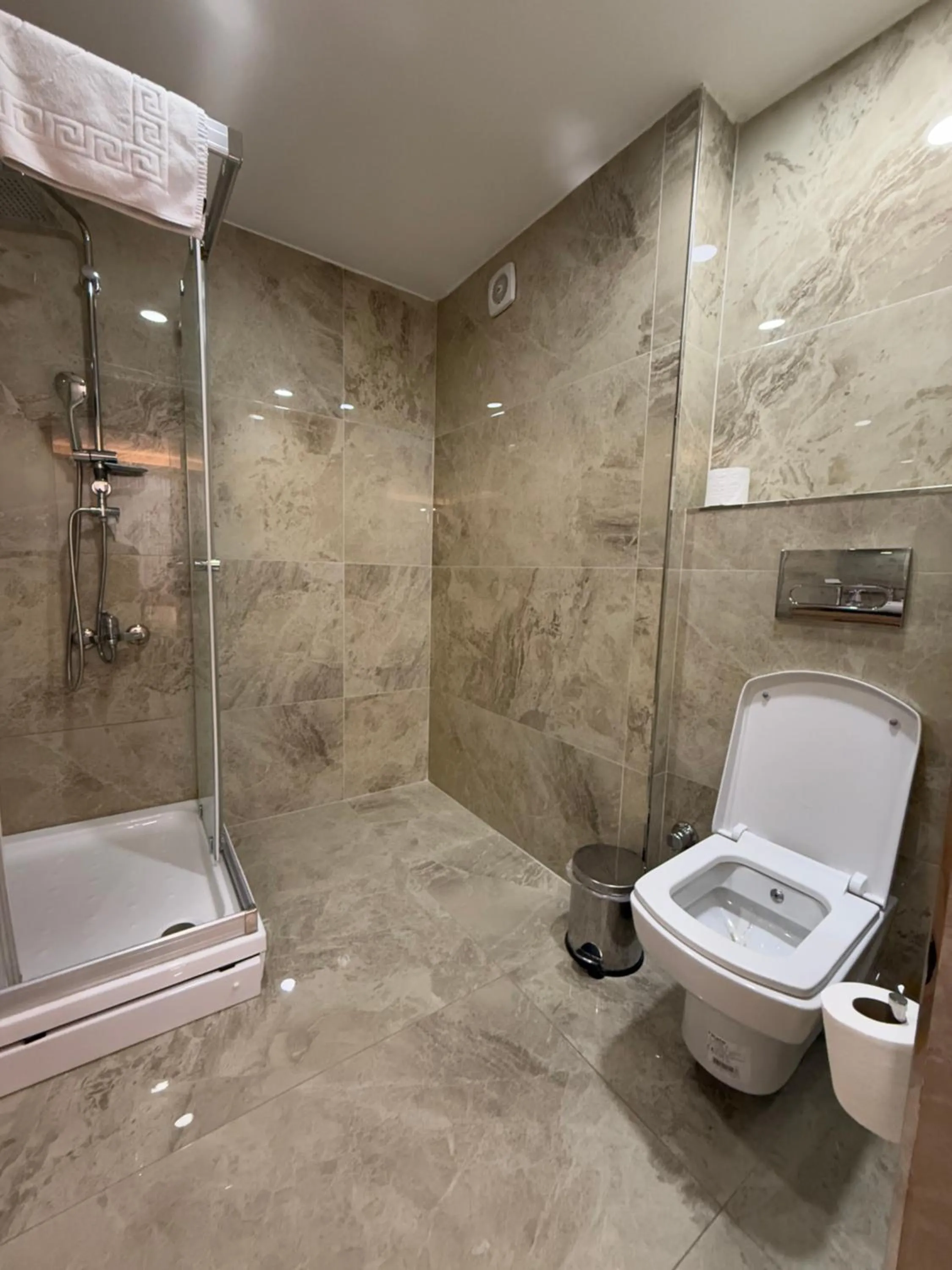 Shower in PALMERA OLD CITY