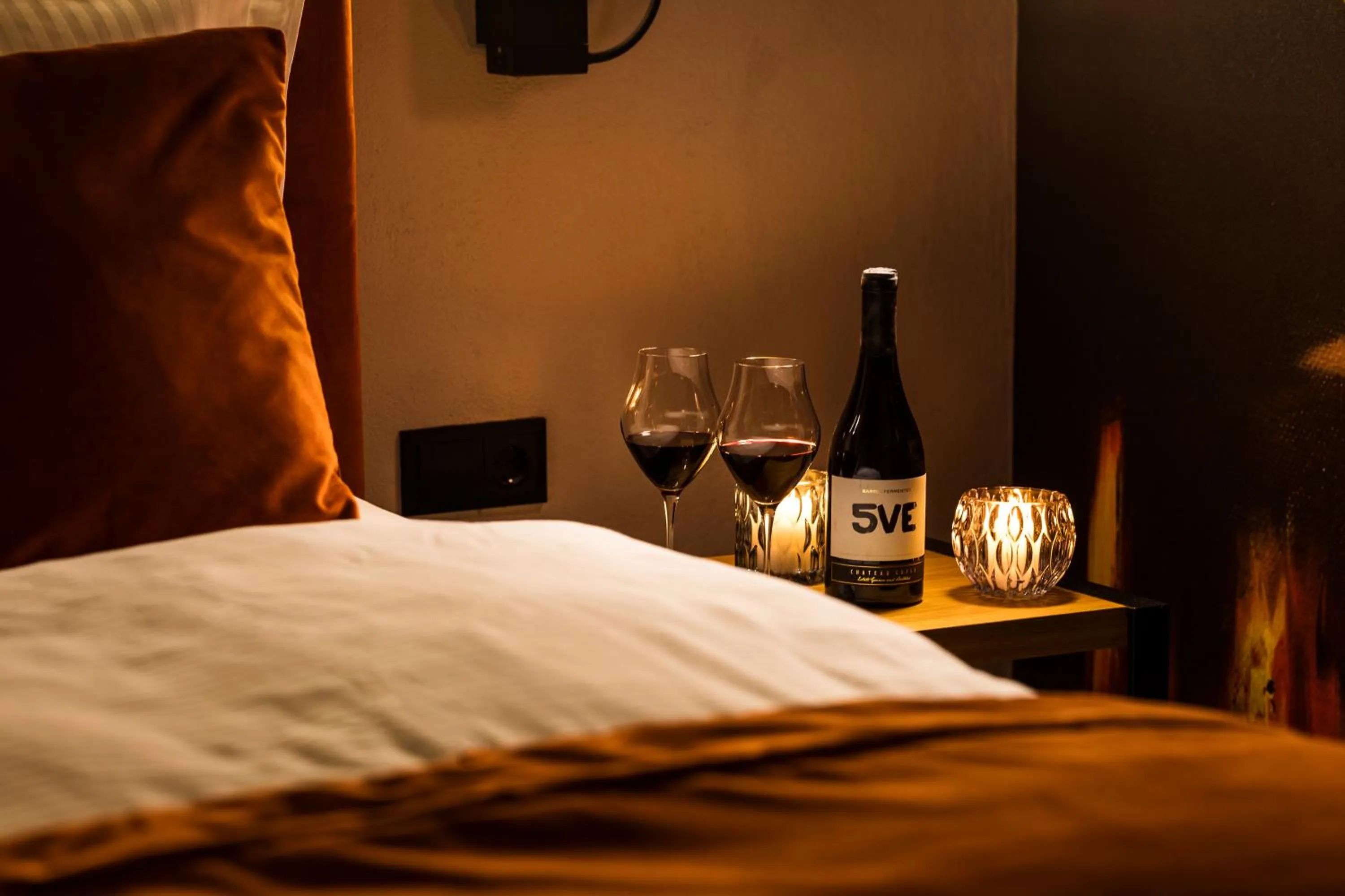 Bed in Chateau Copsa Complex