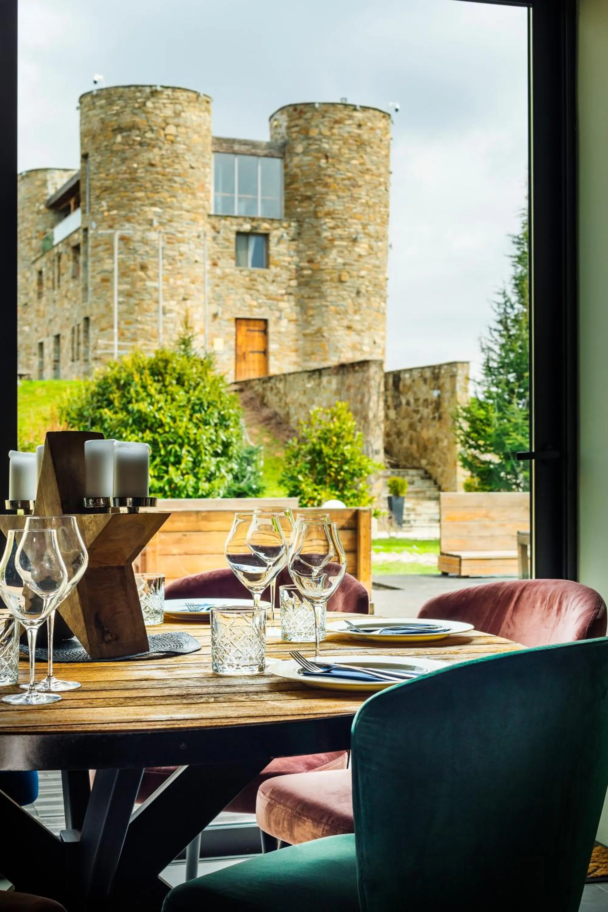 Restaurant/places to eat in Chateau Copsa Complex