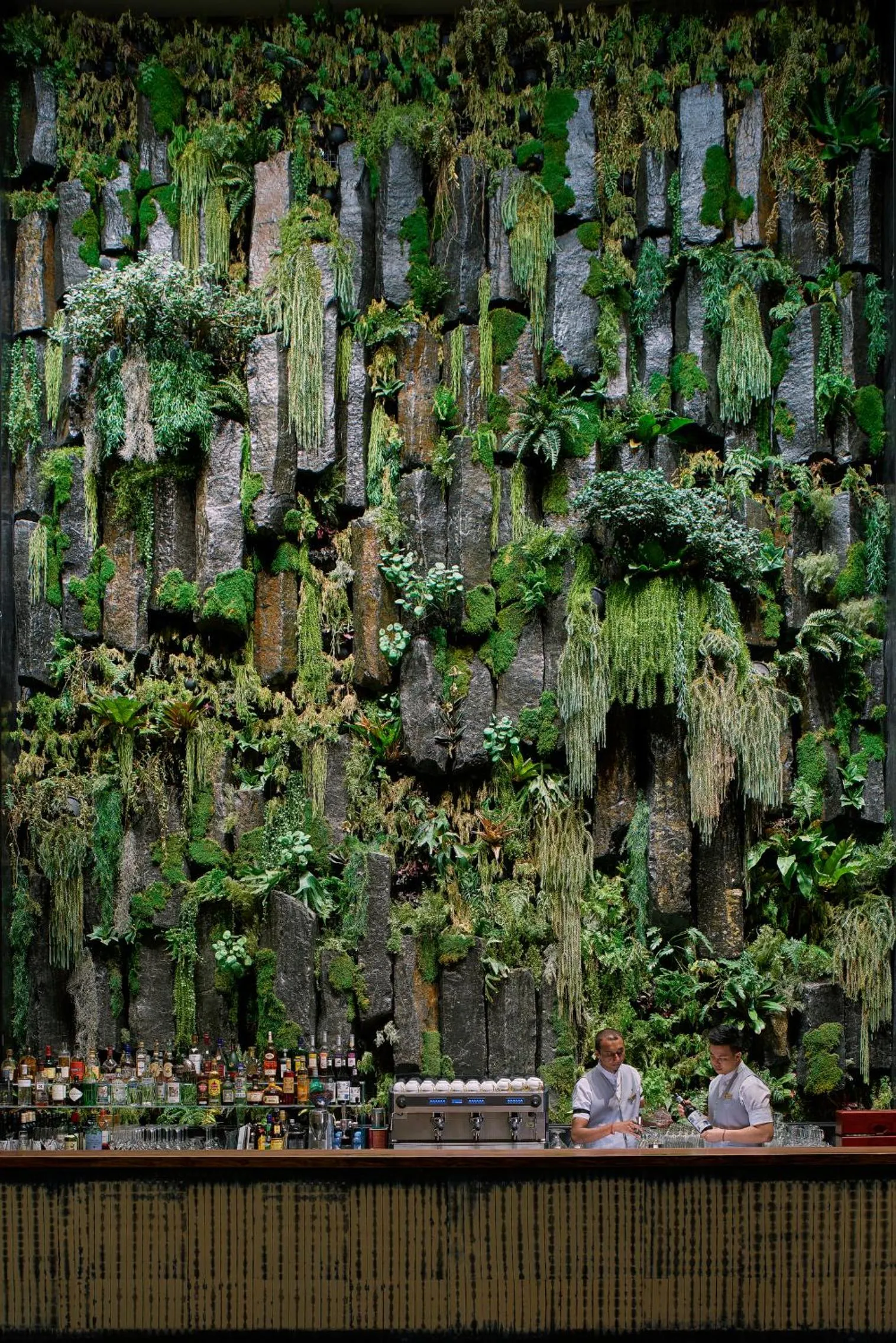 Restaurant/places to eat in Shangri-La Apartments