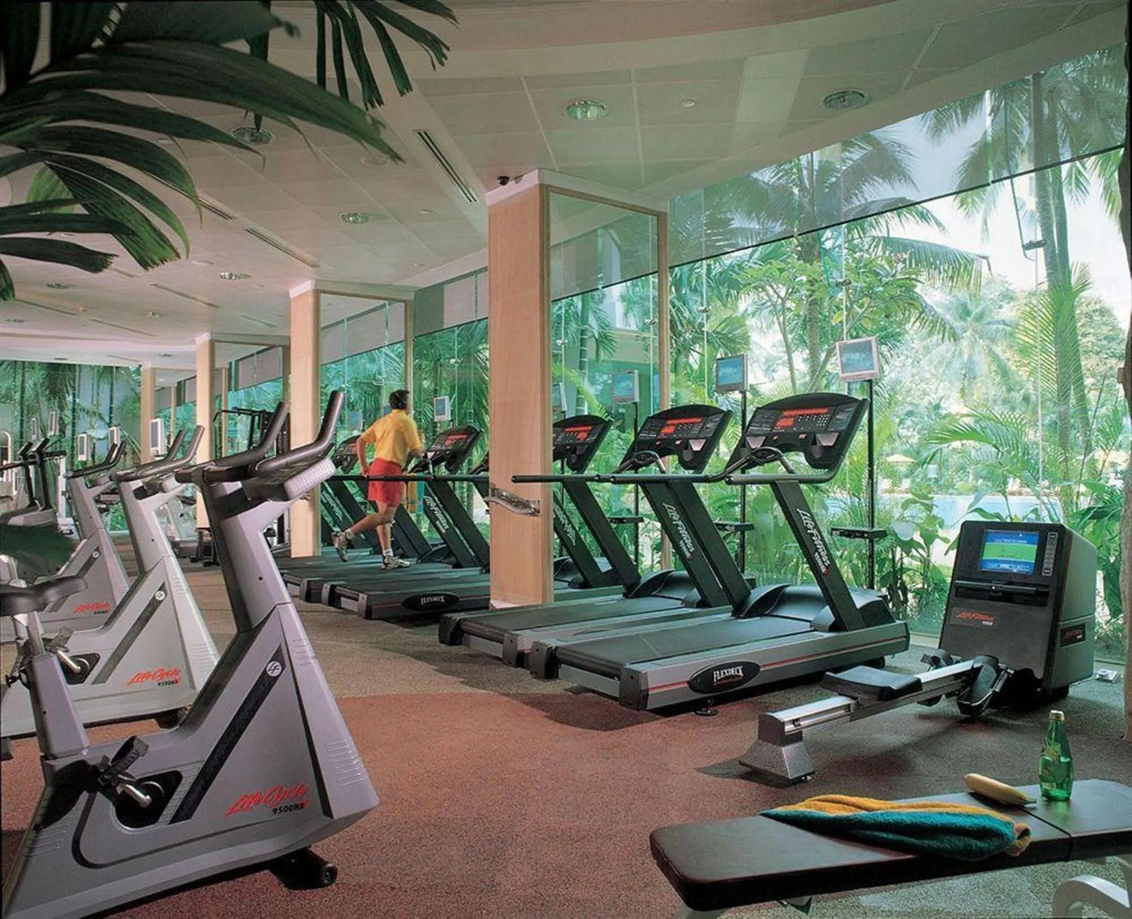 Fitness centre/facilities in Shangri-La Apartments