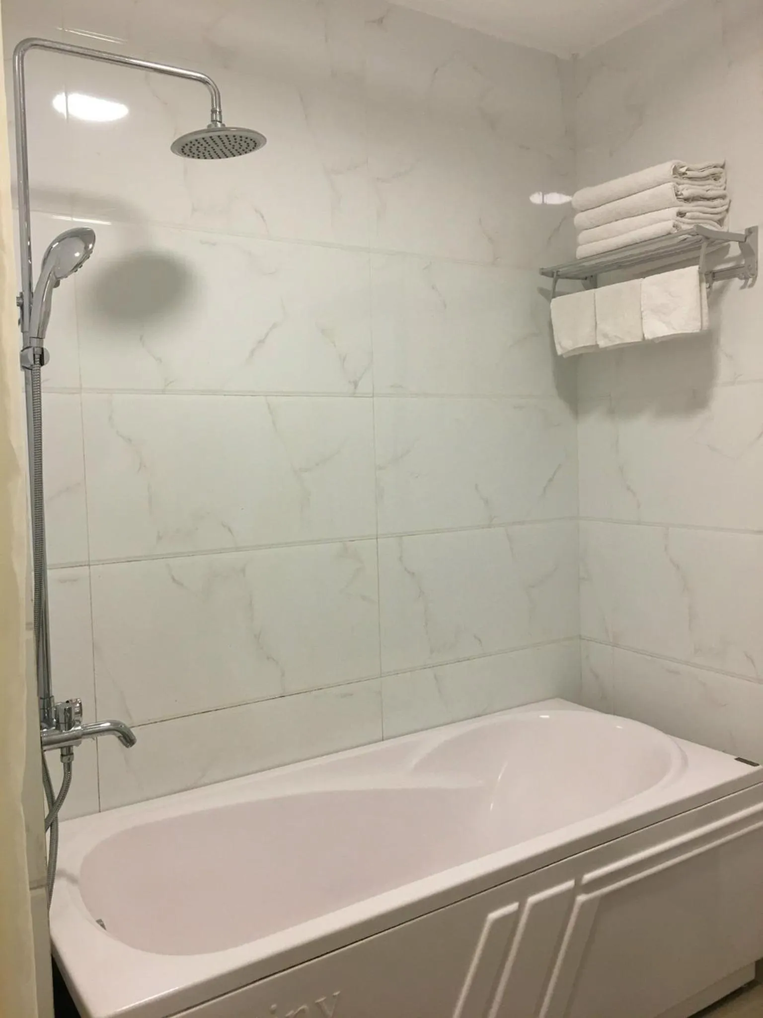 Shower in Anova 2 Hotel
