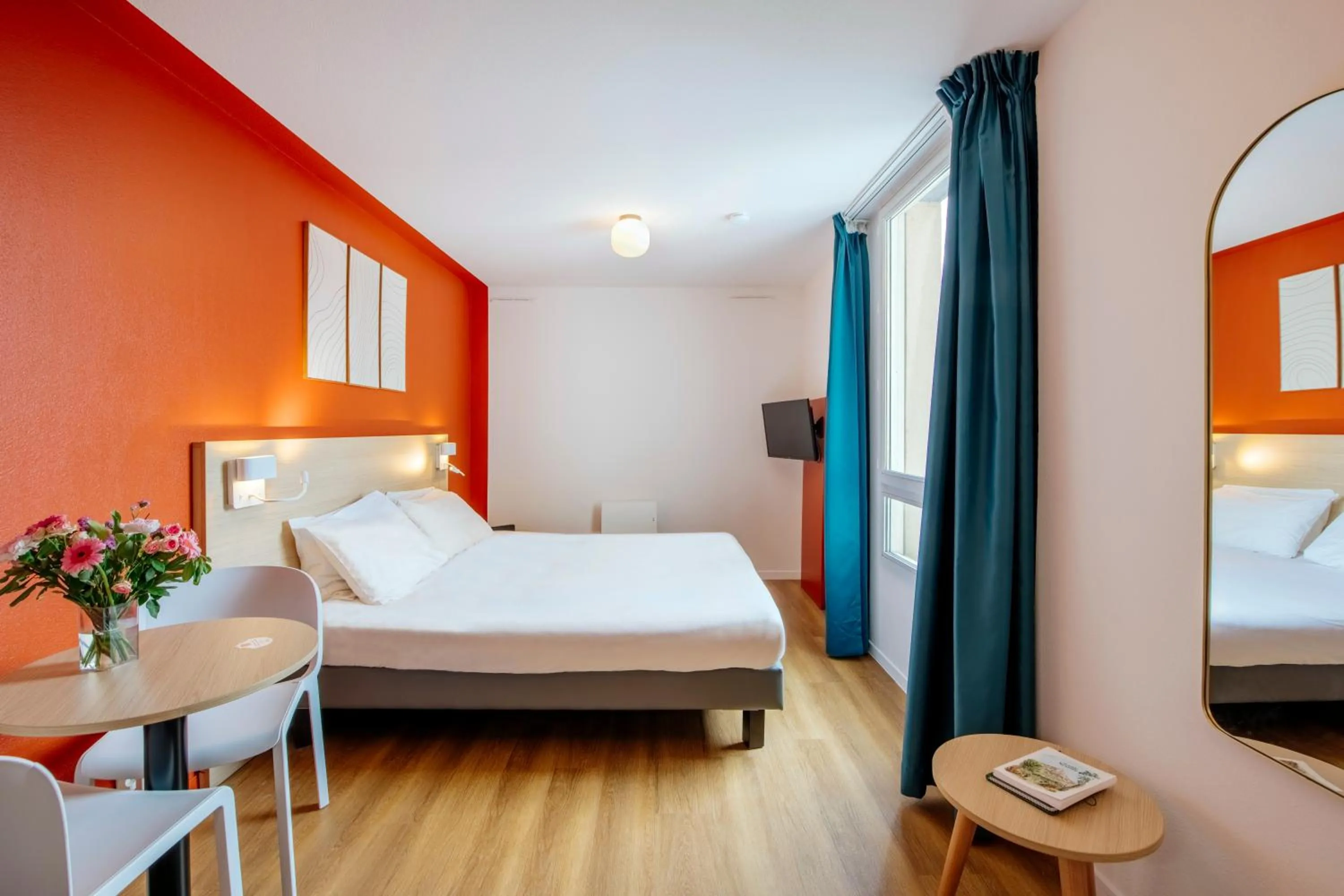 Photo of the whole room, Bed in Aparthotel Adagio Access Paris Saint-Denis Pleyel