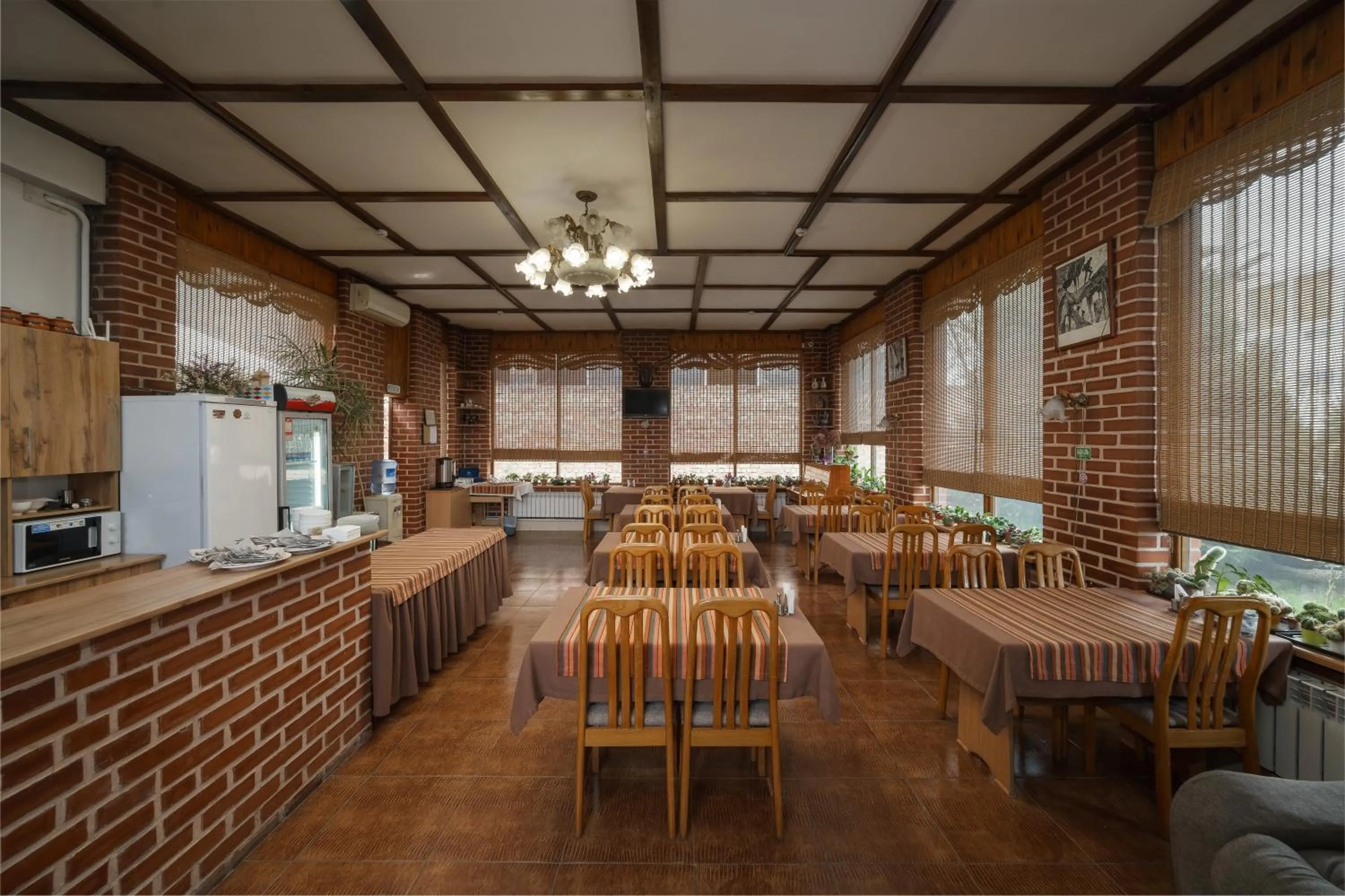 Restaurant/places to eat in Alpinist Hotel