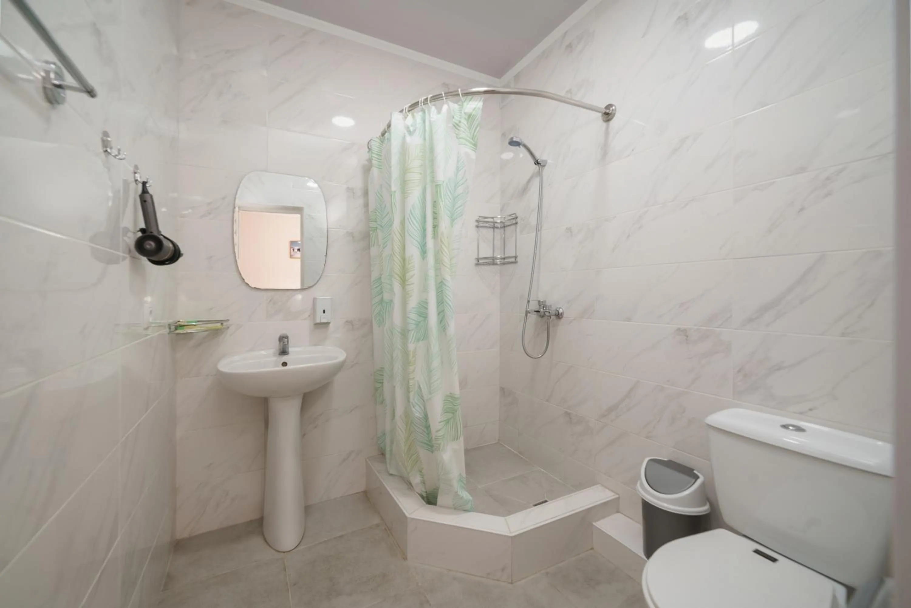 Shower in Alpinist Hotel