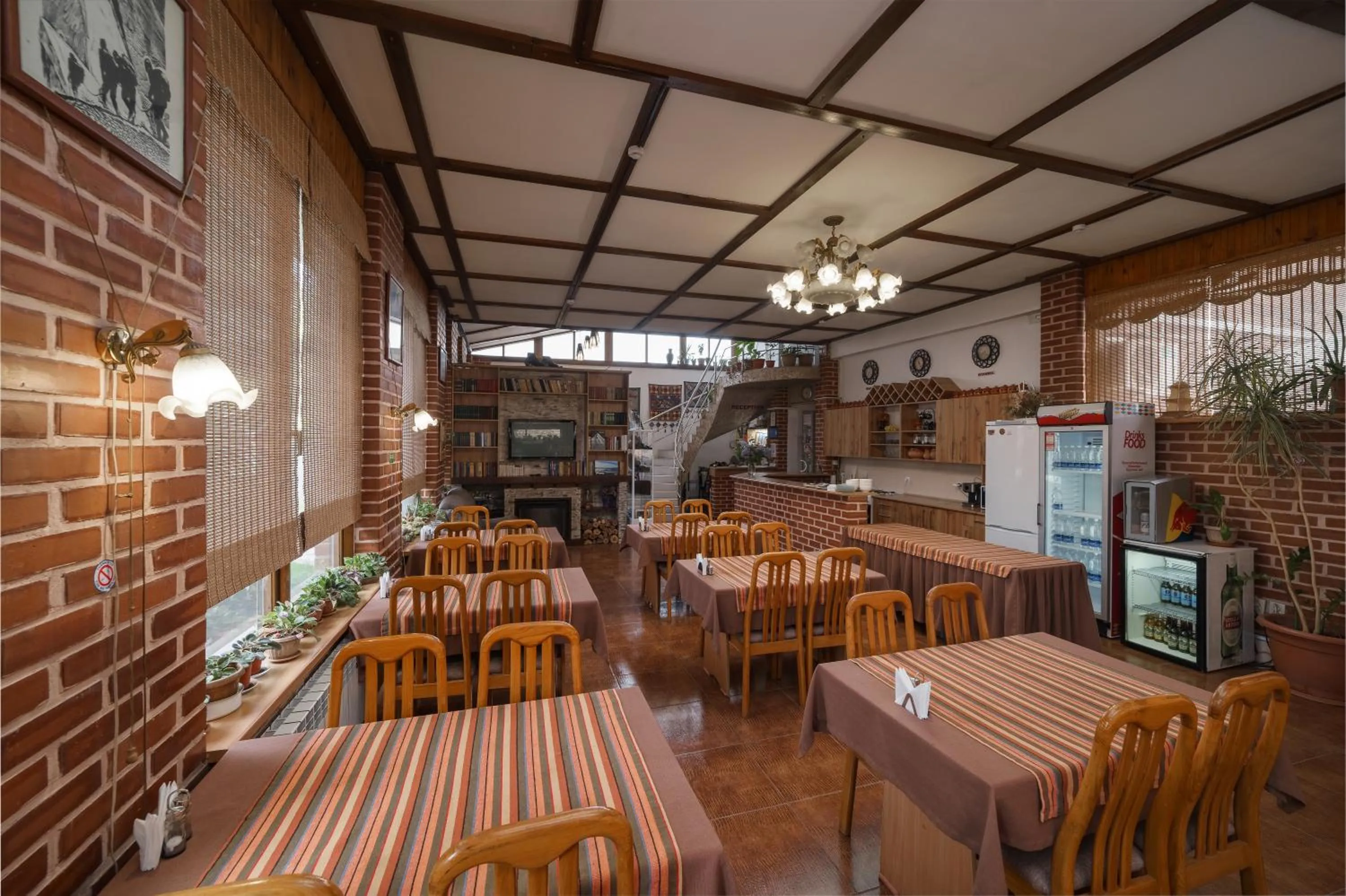 Restaurant/places to eat in Alpinist Hotel