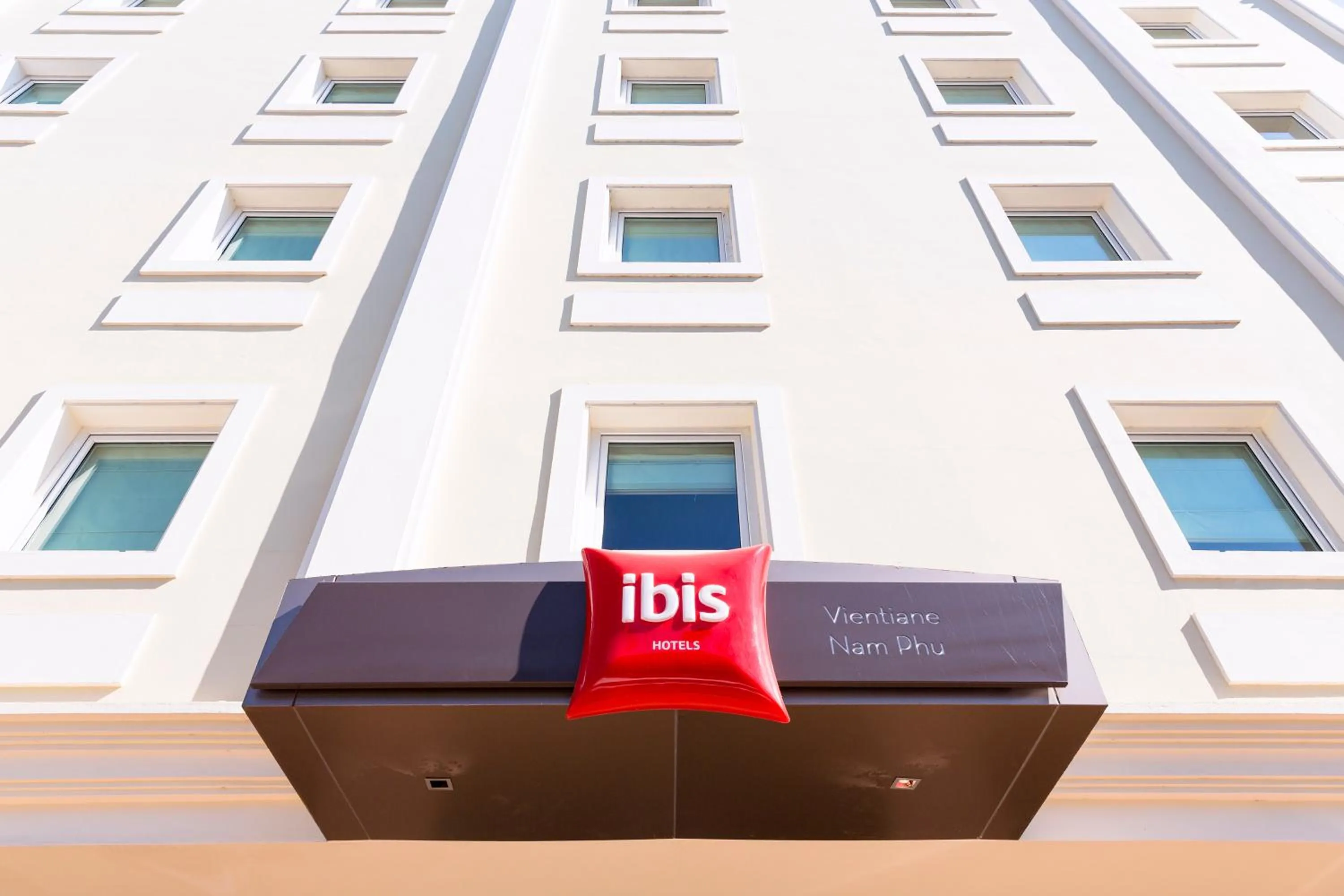 Facade/entrance in ibis Vientiane Nam Phu