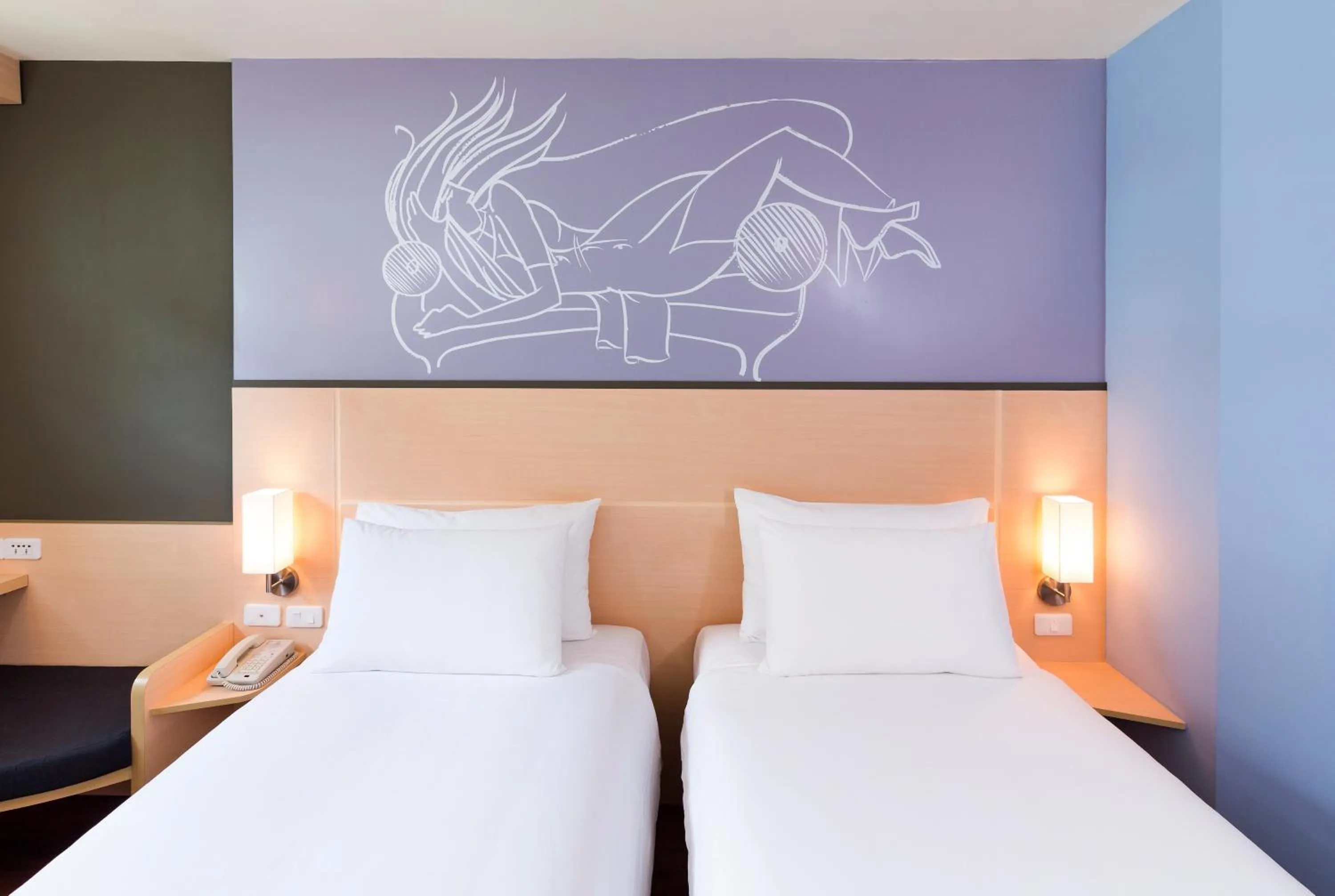 Bed in ibis Vientiane Nam Phu