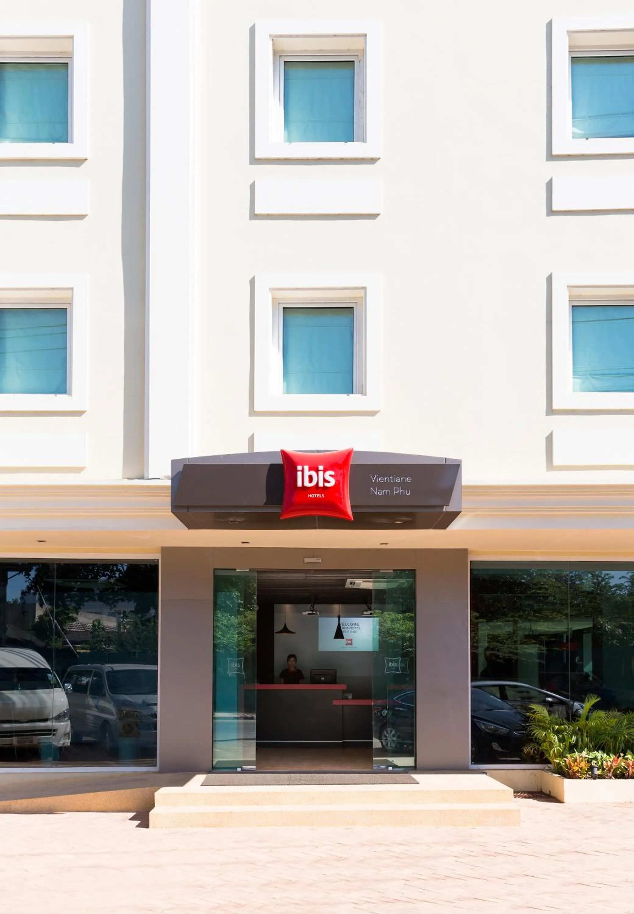 Facade/entrance in ibis Vientiane Nam Phu