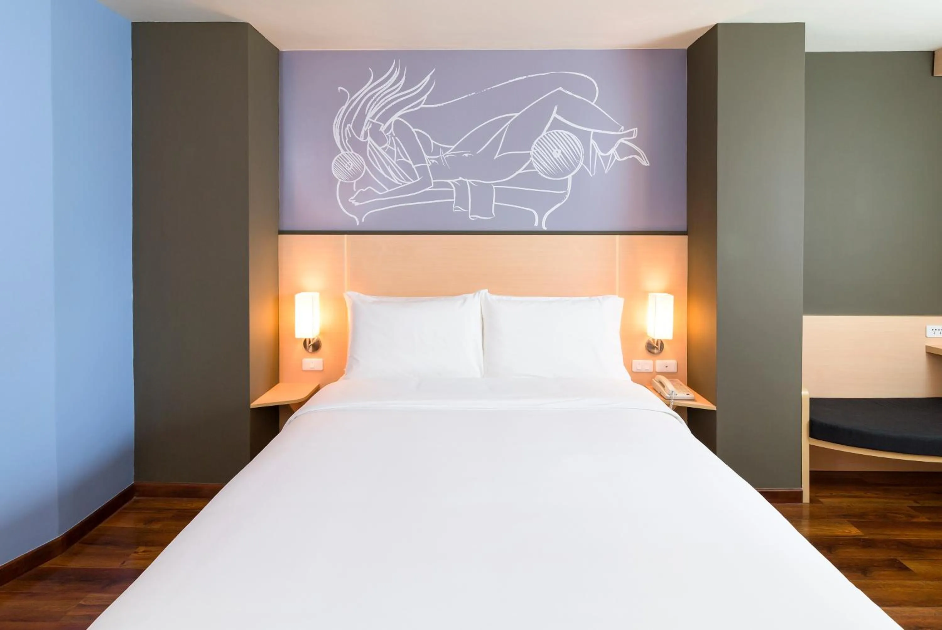 Bed in ibis Vientiane Nam Phu