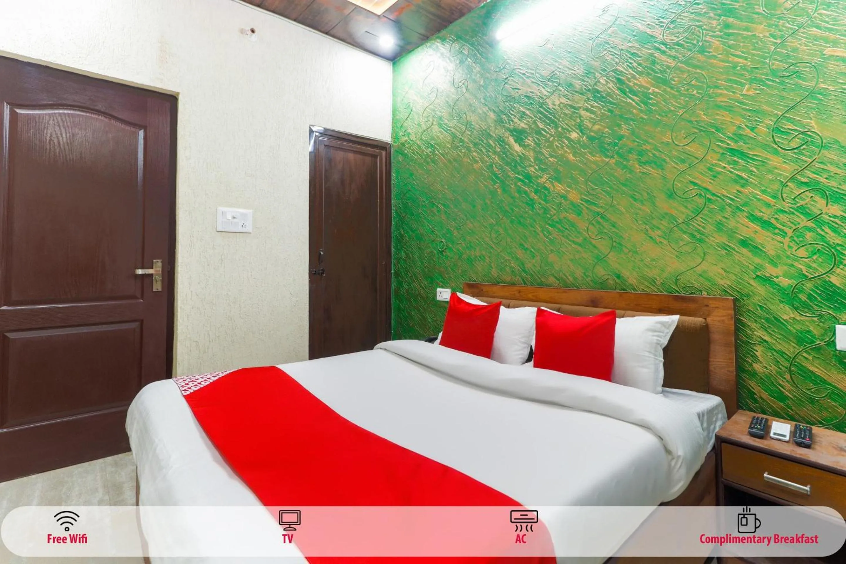 Bedroom, Bed in Hotel O Dev Raj