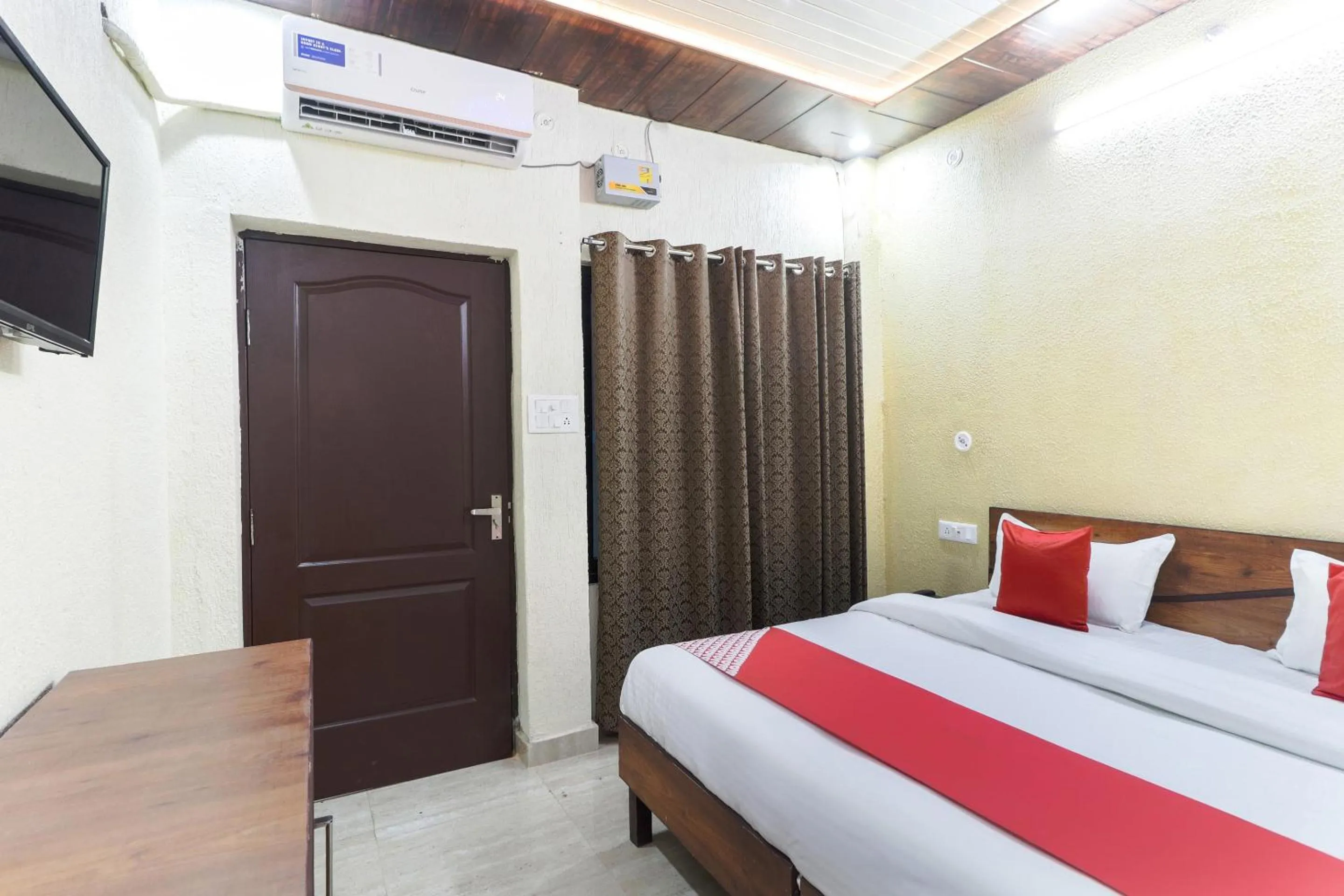 Facade/entrance, Bed in Hotel O Dev Raj