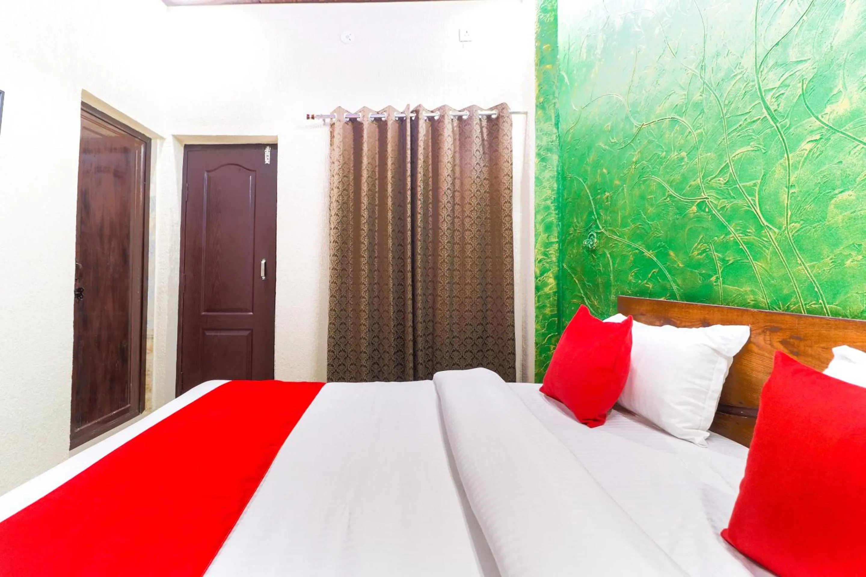 Bedroom, Bed in Hotel O Dev Raj