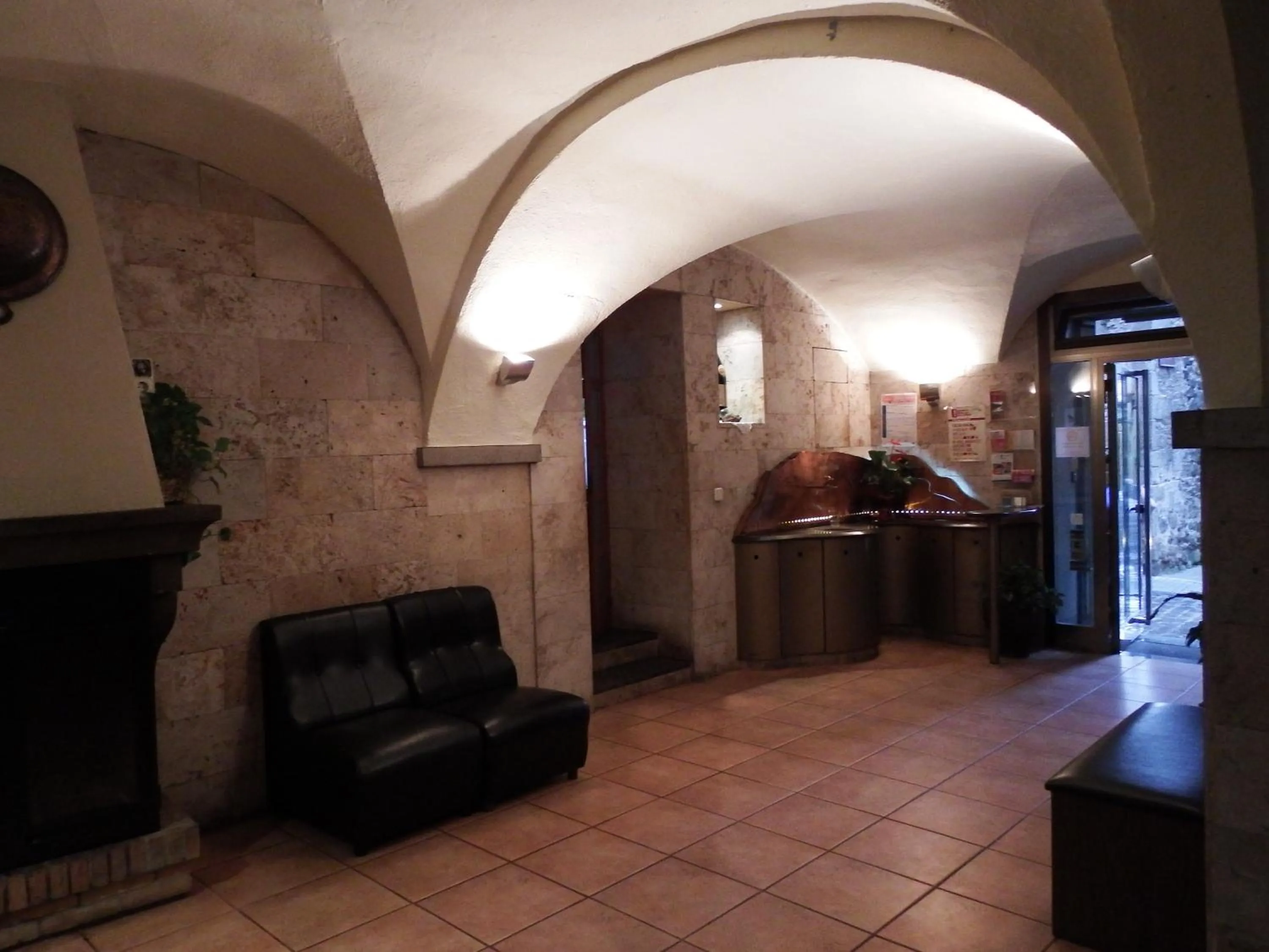 Restaurant/places to eat in Fonda Finet